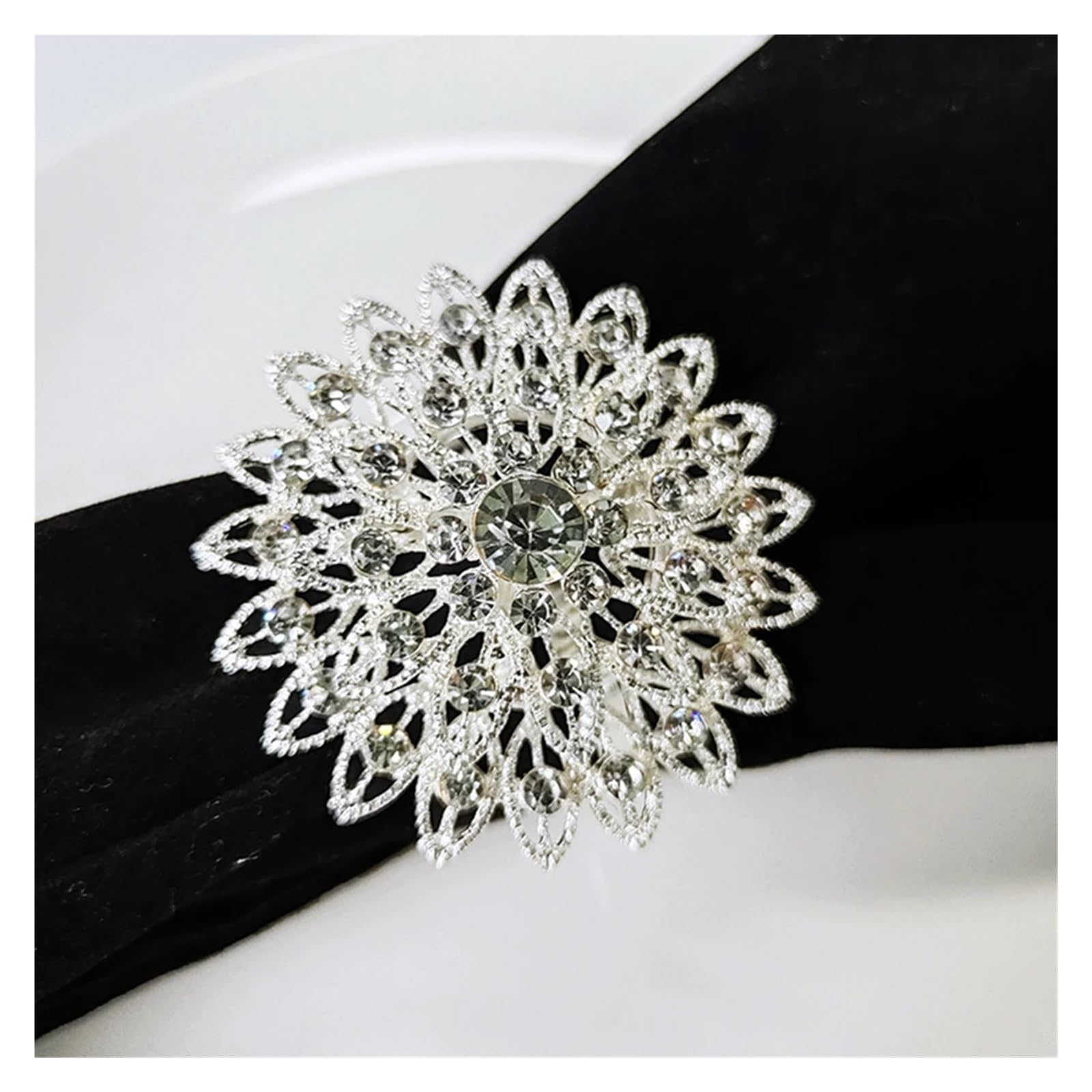 napkin rings Alloy Metal Napkin Ring for Wedding Table Decoration Pearl Holder Buckle Towel Rings Family Dinner Deco(M)