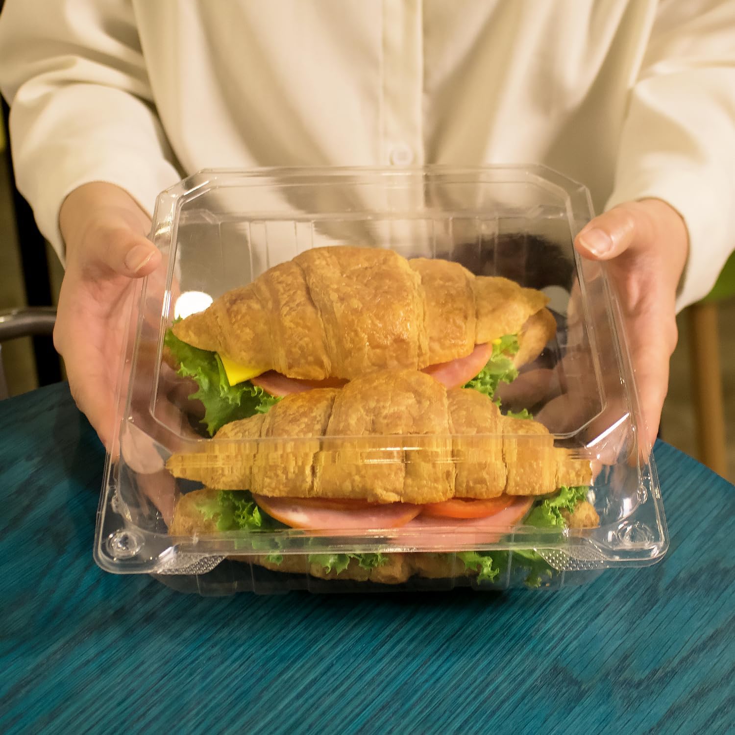 Karat Clamshell Take Out Food Containers [9.3"x8.6" - 200 ct] Durable, Stackable, Crack-Resistant To Go Boxes | Translucent - Image 6