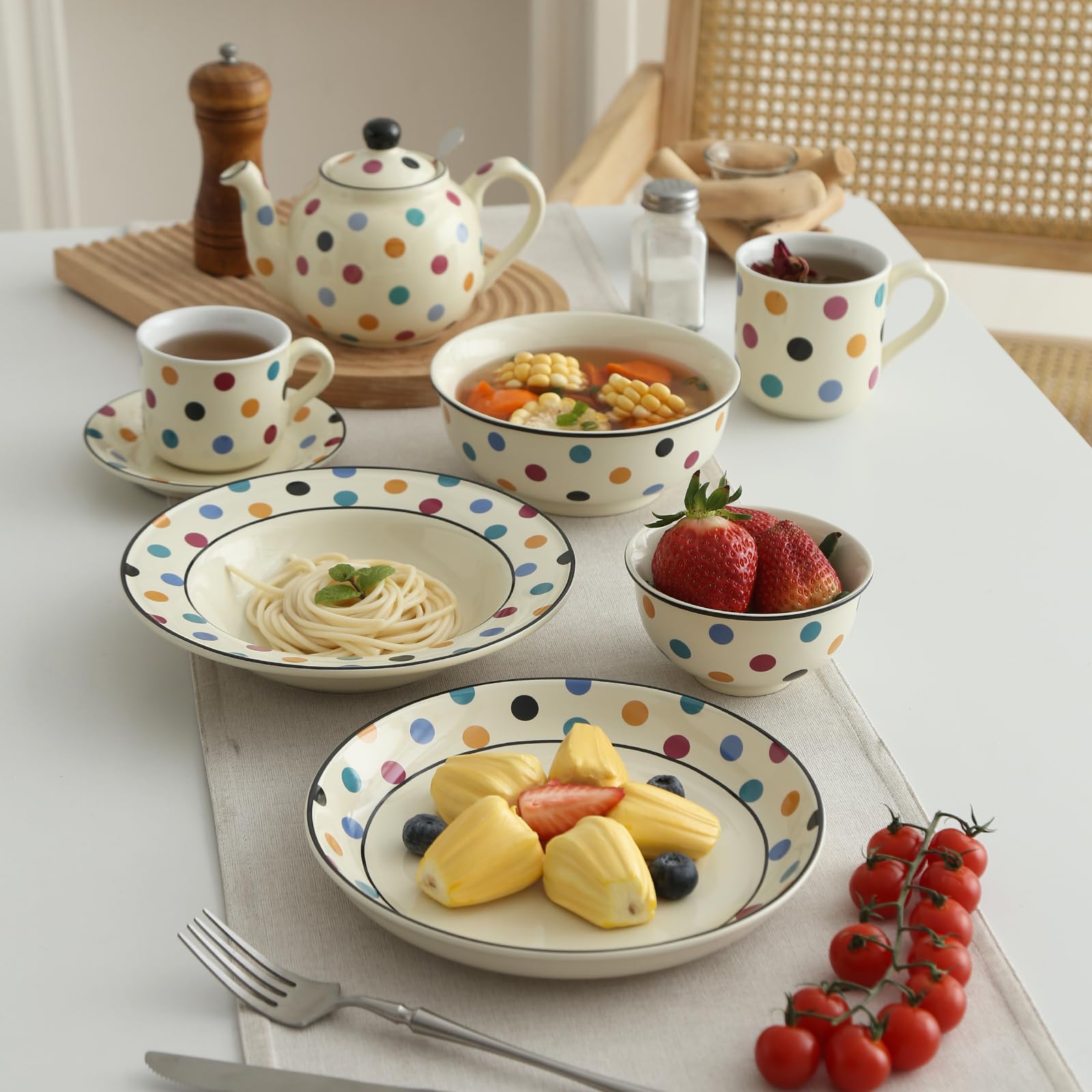 London Pottery Théière en céramique de 600 ml avec infuseur en acier inoxydable, façon élégante et sophistiquée de boire du thé pour 1 à 2 personnes (ivoire multispot, théière avec infuseur, 600 ml)
