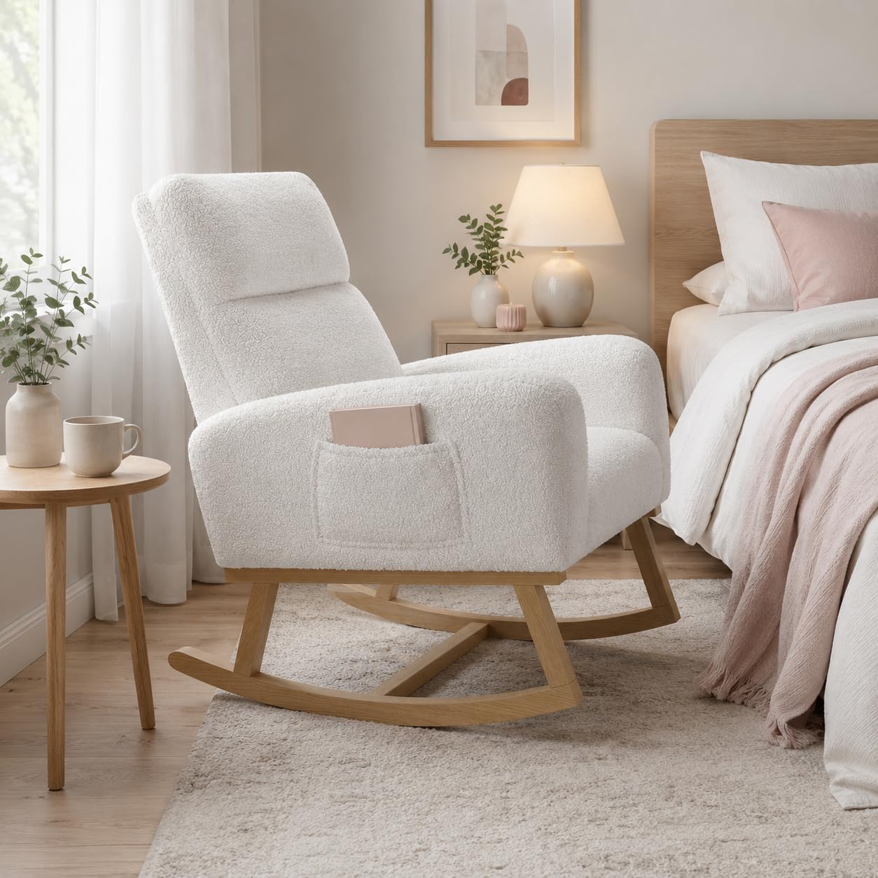 Fauteuil à Bascule en Tissu Teddy, Fauteuil d'allaitement avec Dossier Haut, Accoudoirs Rembourrés, Poches Latérales et Patins Antidérapants pour Salon, Chambre, Bureau, 69.2x78.5x87cm, Blanc