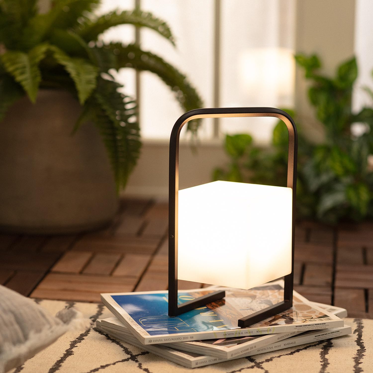 LEDKIA LIGHTING Lámpara de Mesa LED Portátil para Exterior con Batería USB Recargable Tiber Negro