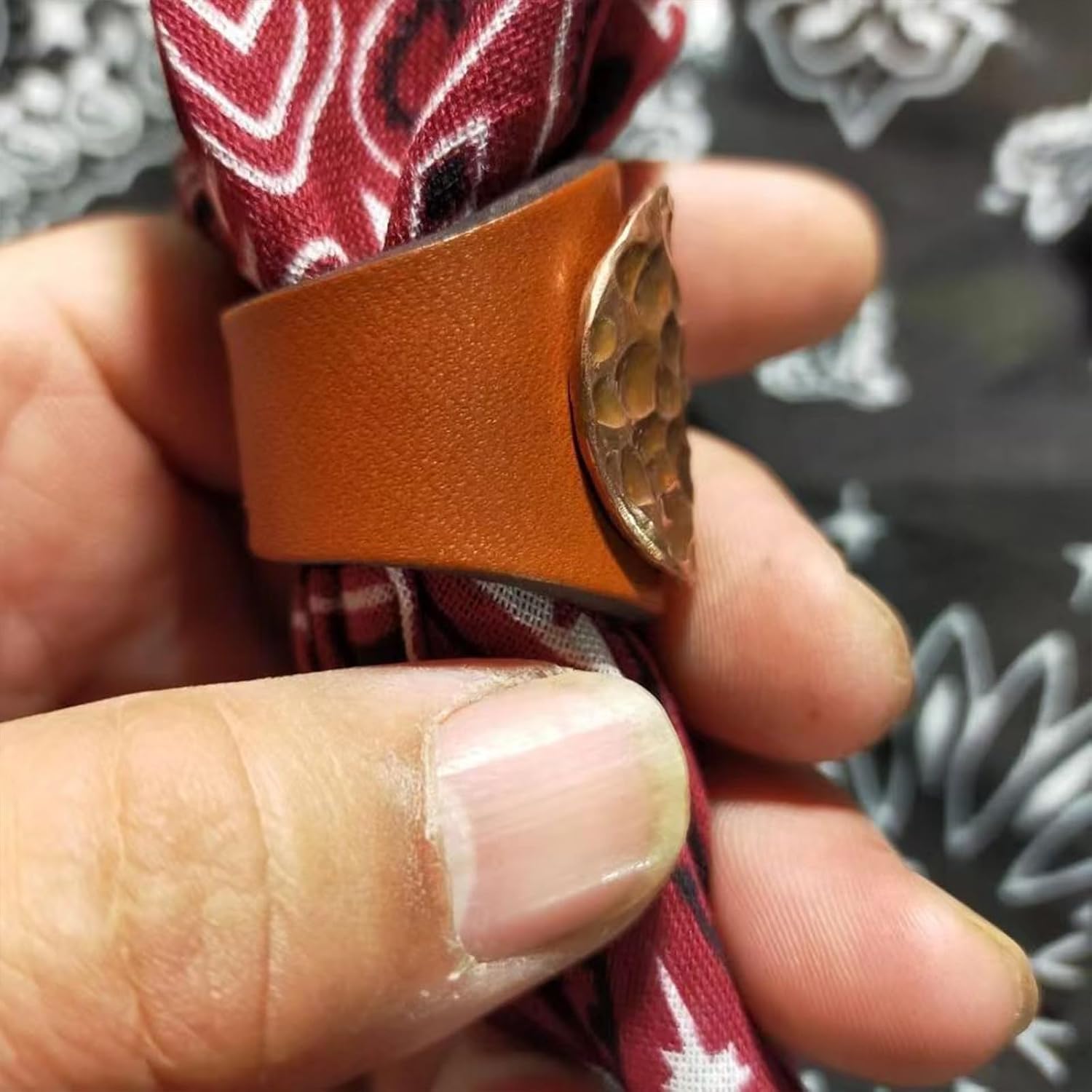 Western Hammered Leather Scarf Men Square Scarf Slide Ring Buckle 1Pcs, Handcrafted Cowhide Buckle, Bronze, Personalized Accessories, Men's Gifts