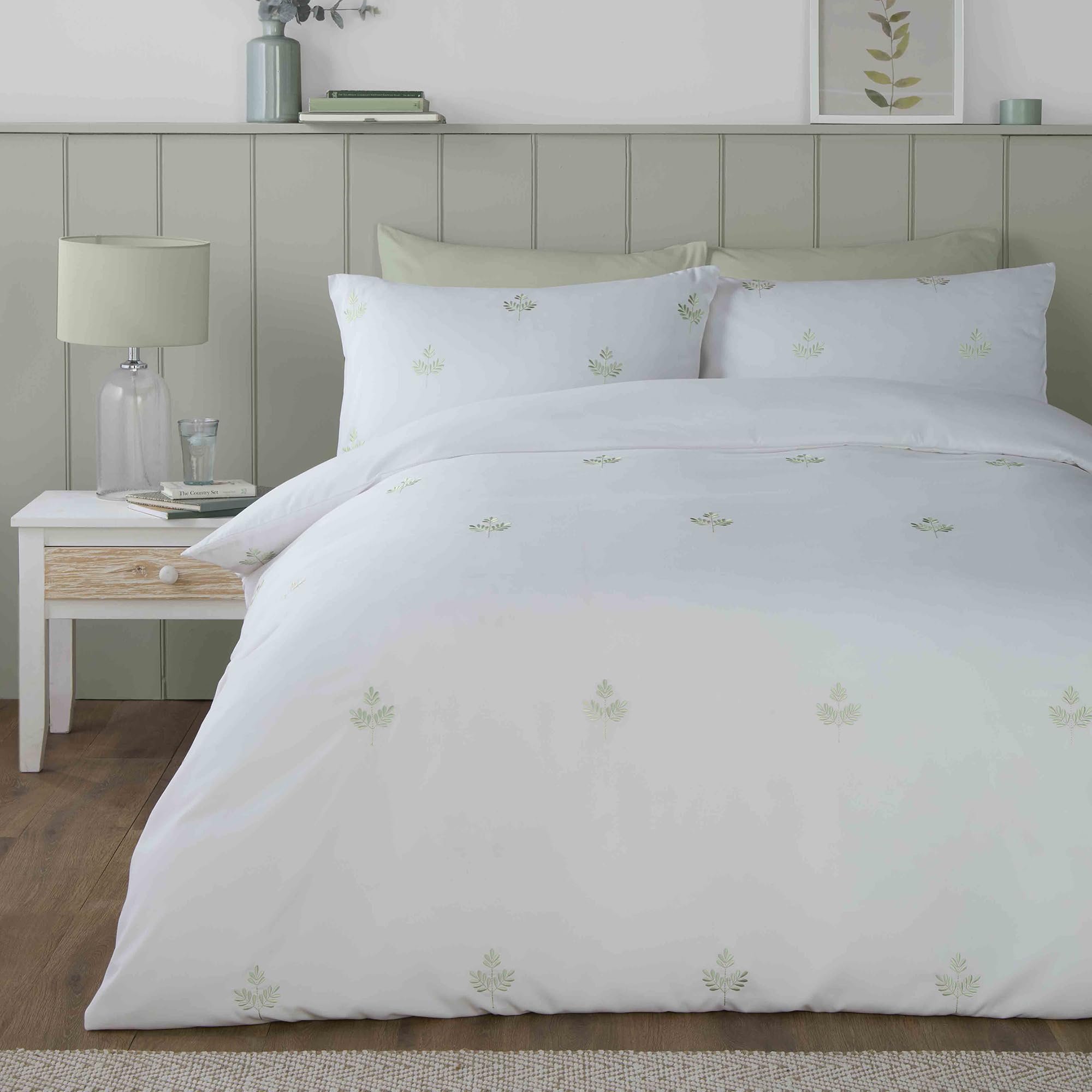 Serene - Leaf Embroidery Duvet Cover - Single Bedding Size (140 x 200cm) - 1 Pillowcase - Sustainable Recycled Polyester - White Bedding with Leaf - Floral Embroidered Duvet Cover - Green/White