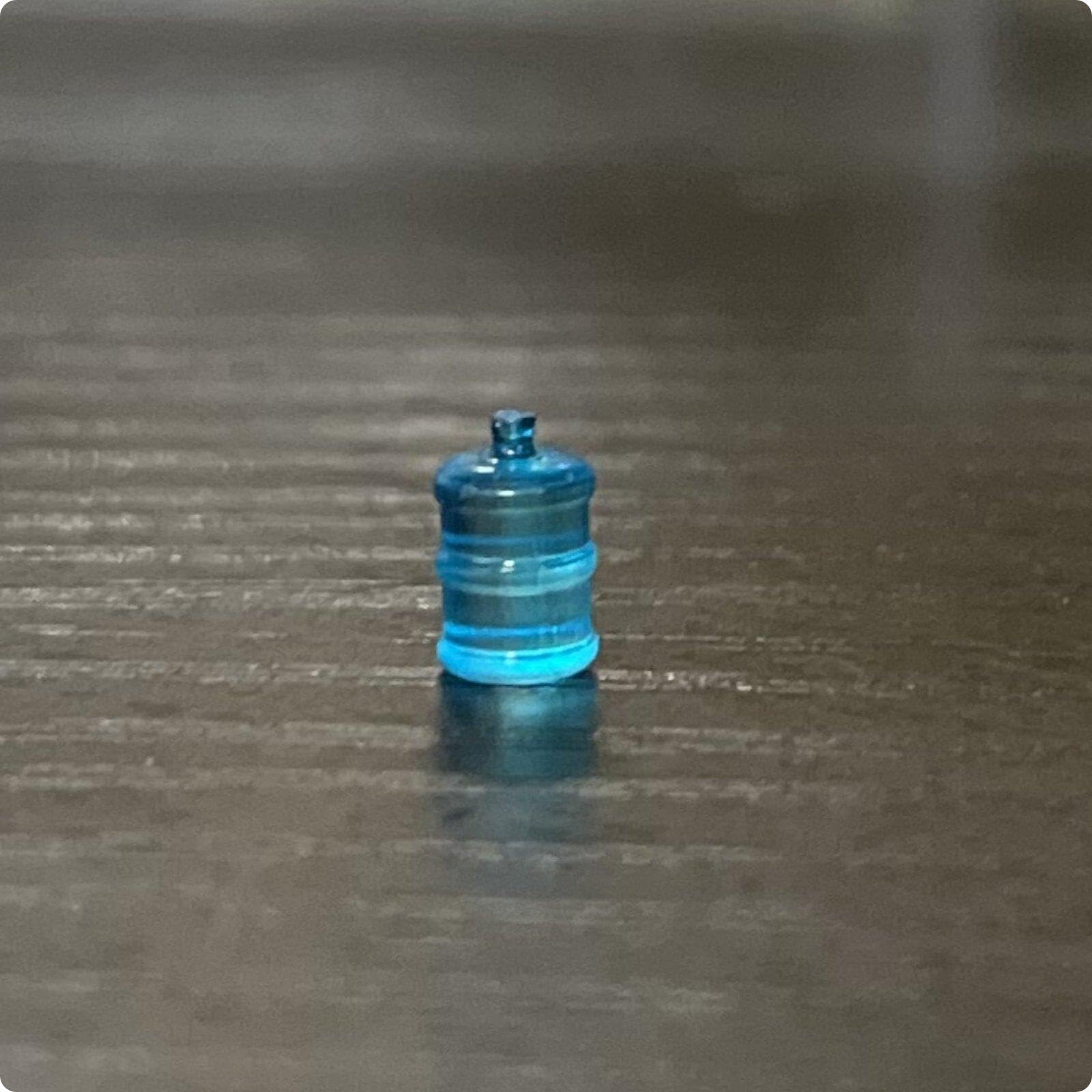 Water Dispenser Model 1/64 Scale Mini Water Dispenser Realistic Detail Mini Drinking Spout for Diorama-image-1