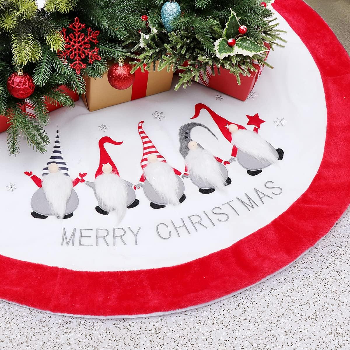 GMOEGEFT Christmas Tree Skirt 48 Inches Gnomes Tomte Applique White Velvet with Red Home Indoor Decorations for Xmas Holiday (48 inch)
