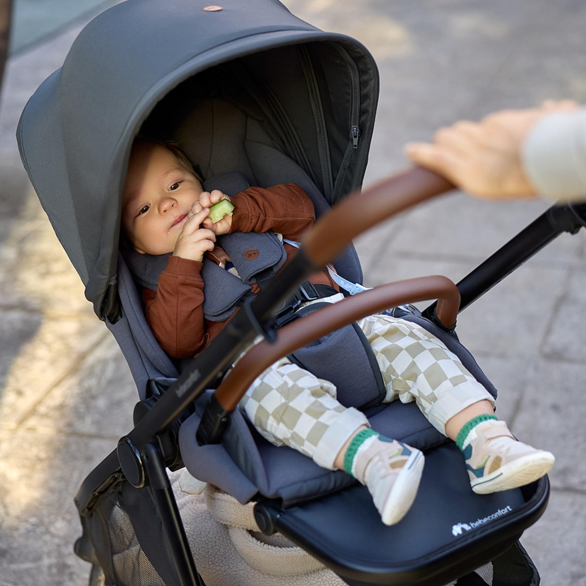 Bebeconfort Luvia Trio, Carrito bebé 3 en 1, 0-4 Años (0-22 kg), Cochecito, Silla coche, Capazo, Cierre Inteligente, Manillar Ajustable, Absorción de Impactos en Ruedas, Mineral Graphite