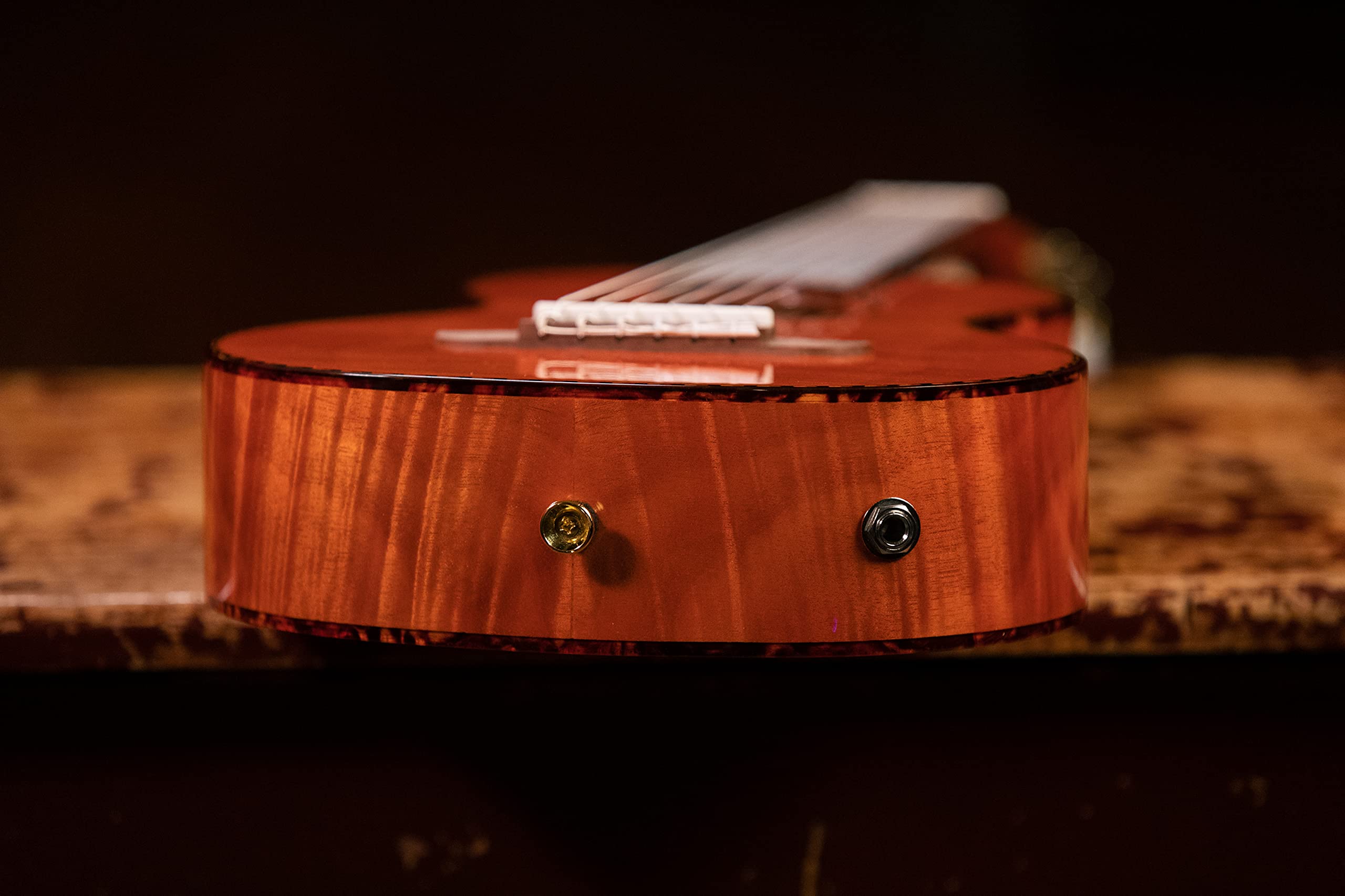 Ortega Guitars Reise Gitarre Elektro-Akustisch – Mini Travel Series – Geflammtes Mahagoni, Hochglanz Natur (RGLE18FMH)