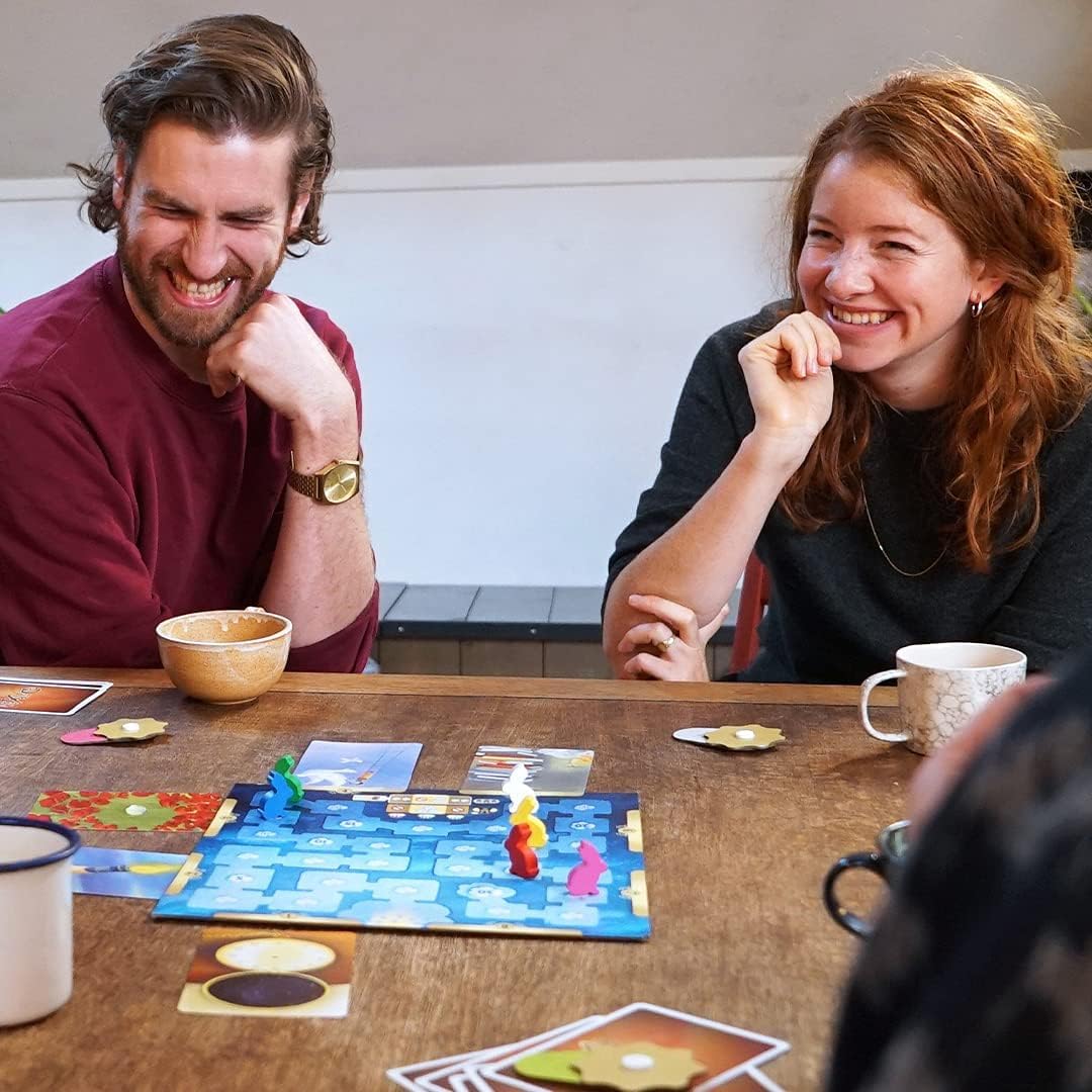 Asmodee Dixit Odyssey, Juego de Imaginación y Creatividad | Ganador de Varios Premios, A Partir de 8 Años, De 3 a 12 Jugadores, 30 Minutos por Partida, Español