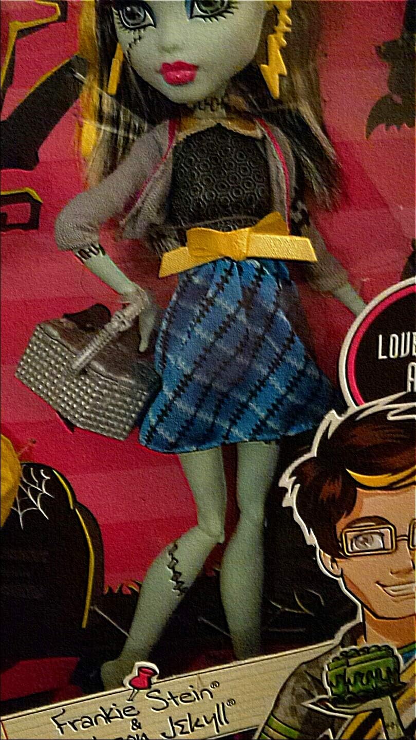 Monster High Picnic Casket 2 Pack - Jackson Jekyll and Frankie Stein