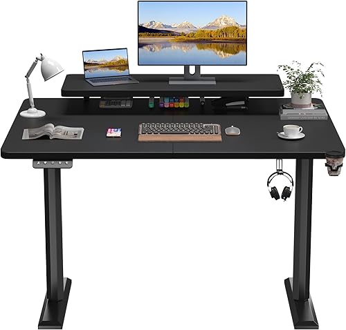 Escritorio eléctrico de pie con estante para monitor, mesa de esquina ajustable de altura de 47 x 24 pulgadas, estación de trabajo para computadora