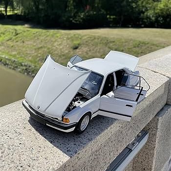 Amazon.co.jp: ミニカー スケールモデルカー 1:18 BMW