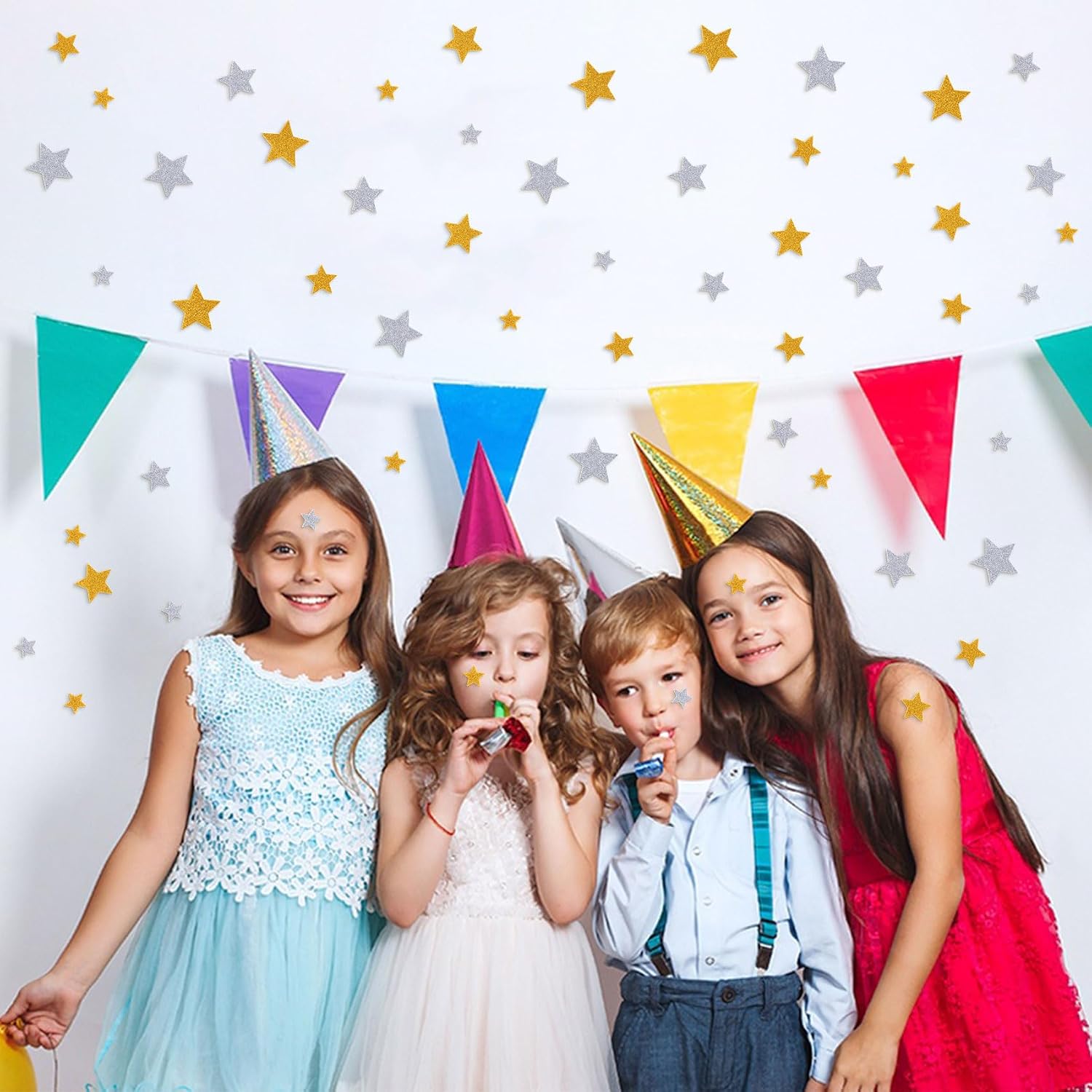 200Pcsc Glitter Foam Star Stickers, 4 Sizes Gold Silver Star Stickers, Self Adhesive Holographic Christmas Party Decorations Supplies for DIY Crafts, Wall, Scrapbooks, Cards