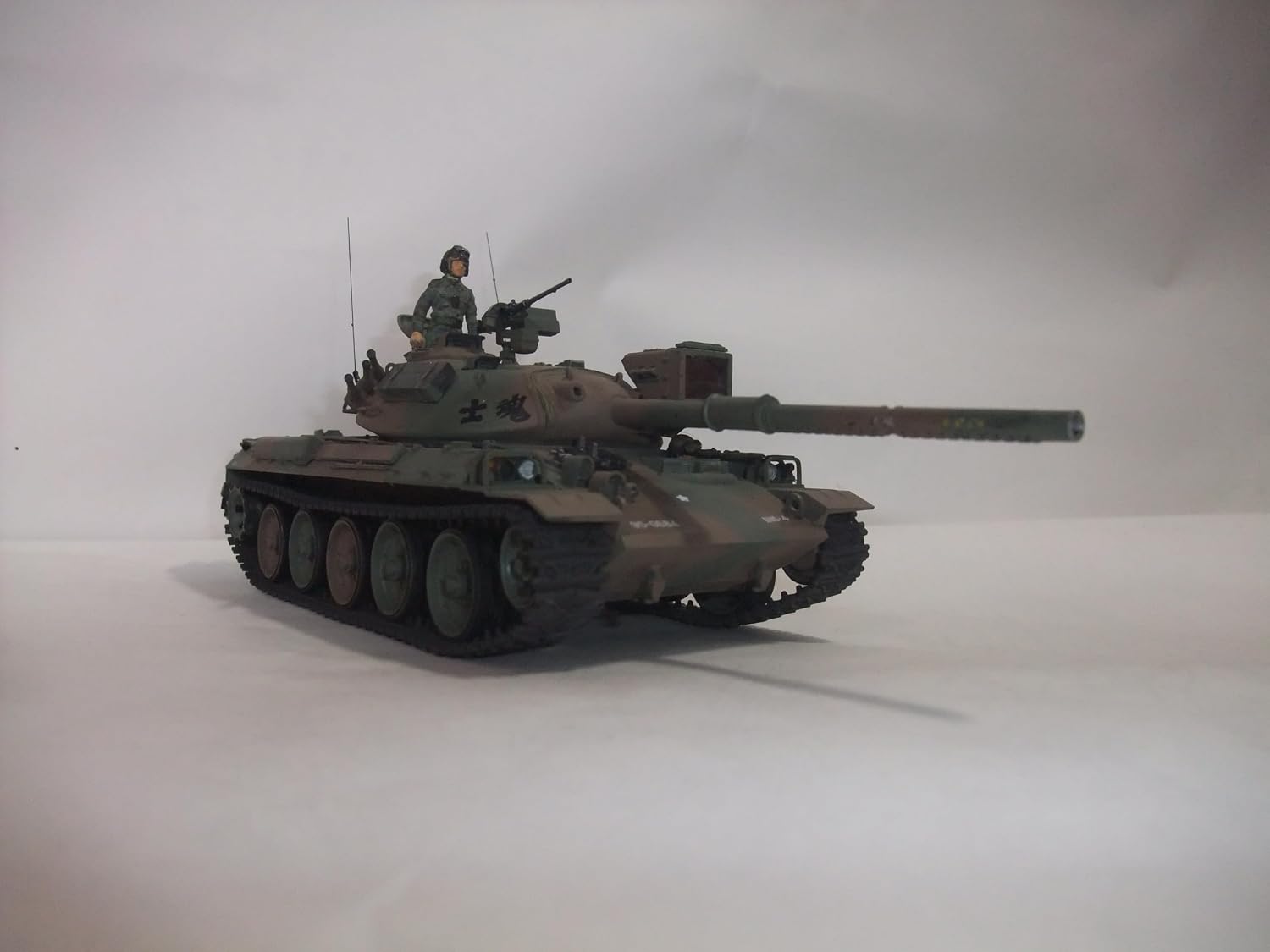 1/35 74式戦車 塗装完成品 完成品 戦車、軍用車両 【公式通販】