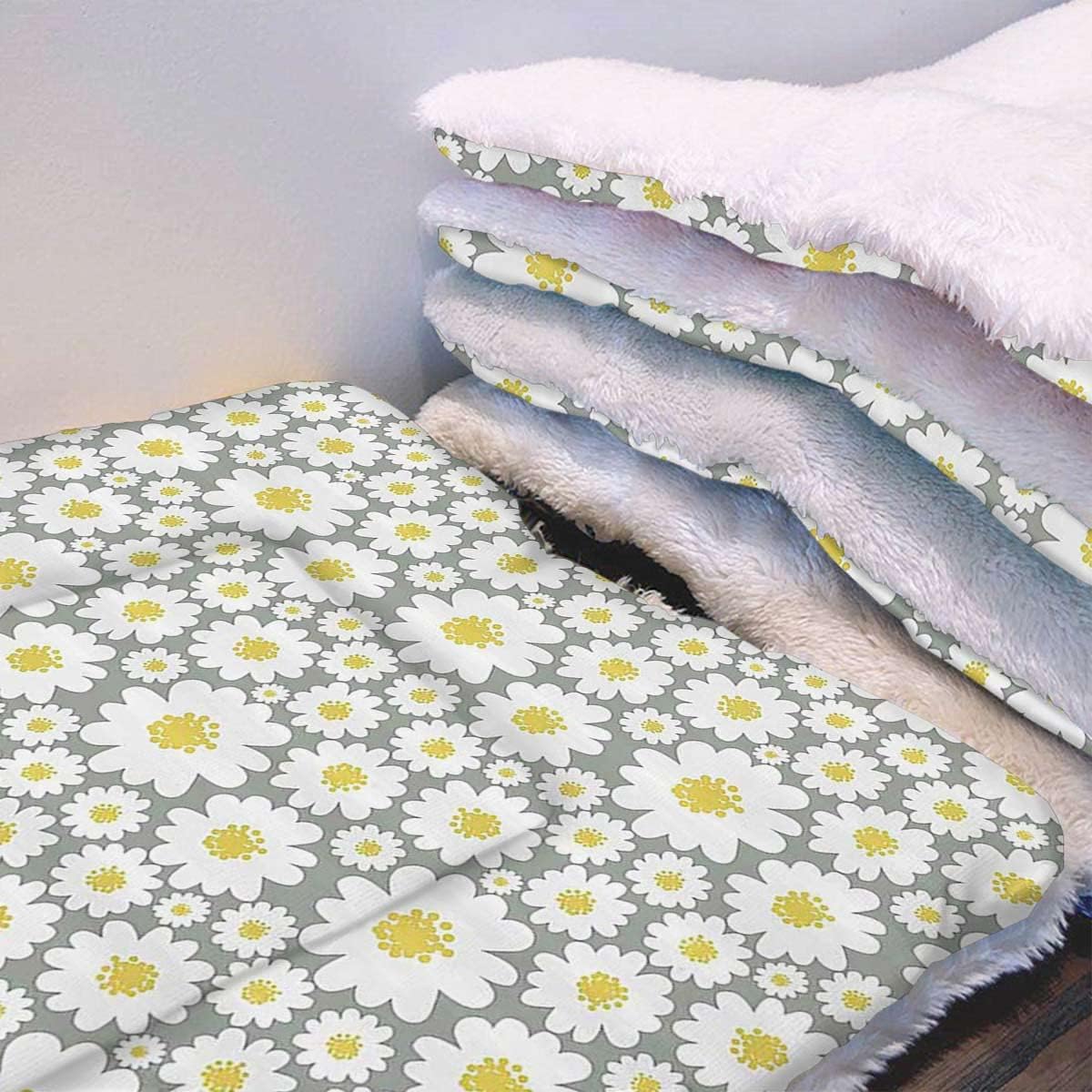 review Light Grey Yellow White Thermal Pet Mat Bed Liner Cartoon Like Flowers Daisies Spring Soft Plush Autumn Winter Thermal Pet Bed Snooze Sleeping for Kittens Puppies Rabbits Floral 22