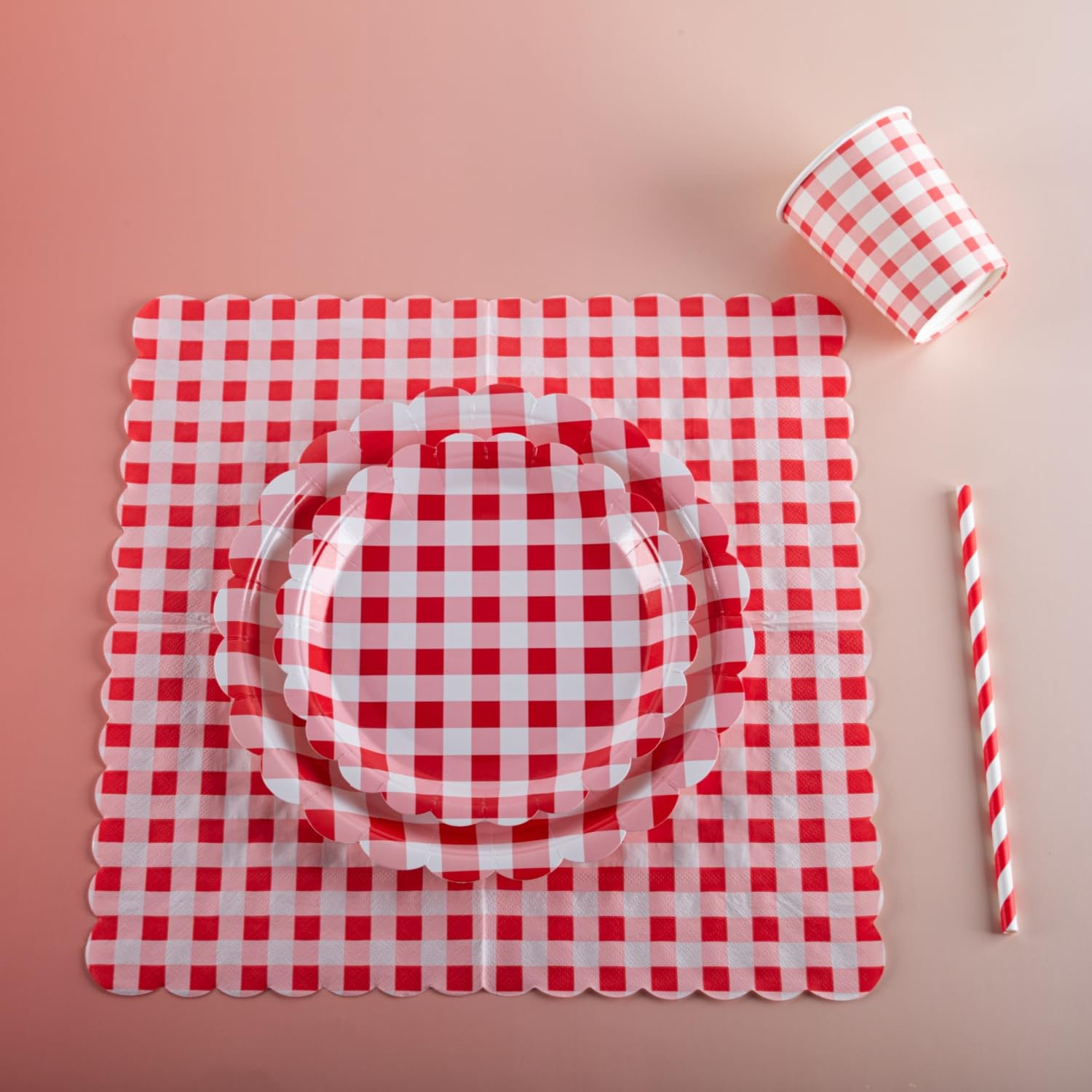 Set di piatti per feste, bicchieri e tovaglioli per 25 ospiti, include piatti di carta smerlati a quadretti rossi (17,8 e 22,9 cm), perfetti per feste, eventi e celebrazioni