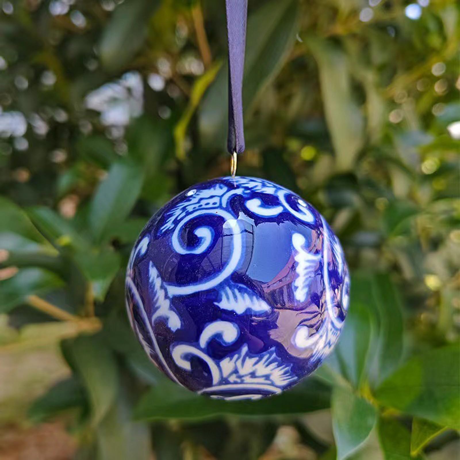 Paquete de 6 adornos de Navidad de porcelana azul pintados a mano para decoración festiva