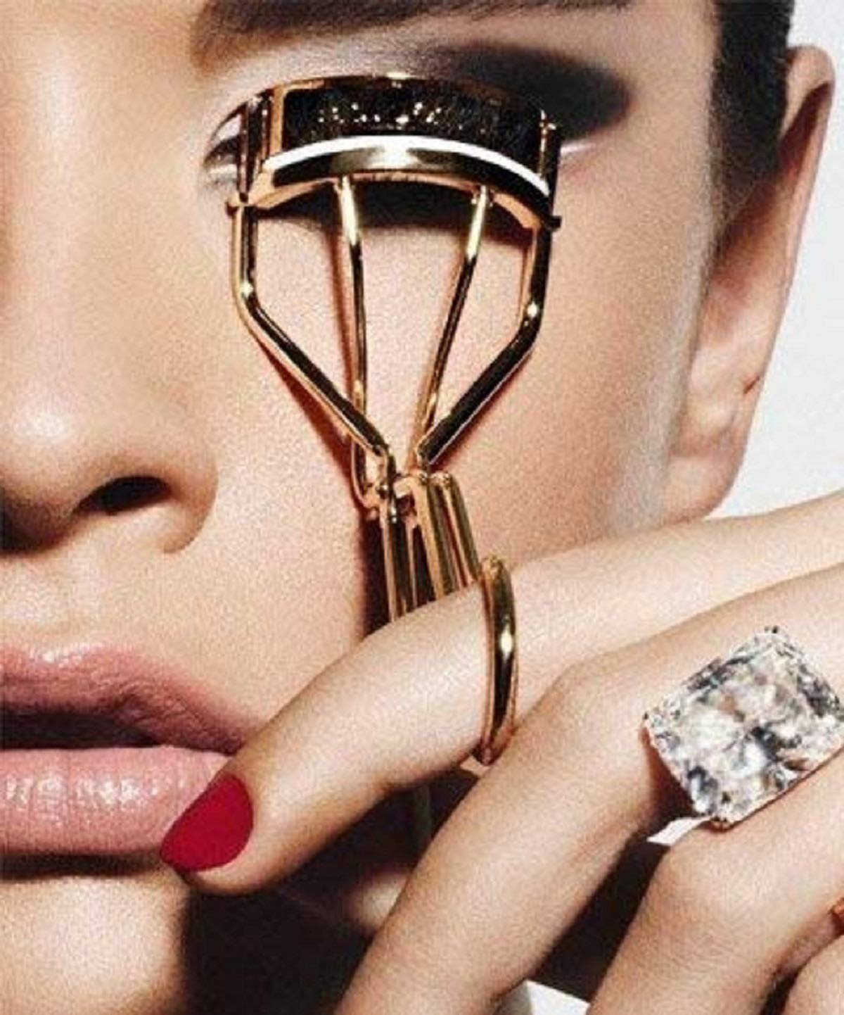 ClubBeauty Premium Extra Light Weight Eyelash Curler (Color May Vary) - Image 4 thumbnail