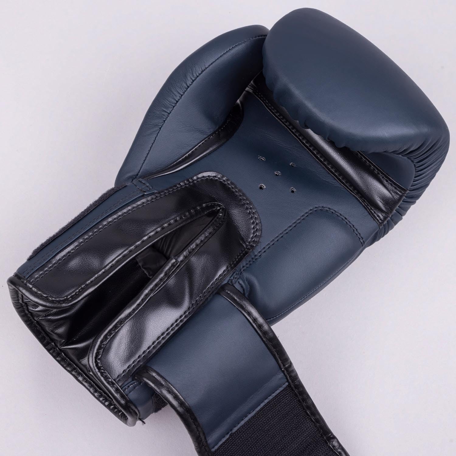 8 WEAPONS Boxhandschuhe Unlimited 2.0, Navy-schwarz, Training, Sparring und Wettkampf, Kunstleder, Perfekte Dämpfung und stabile Nähte, Handschuhe für Muay Thai, K1, Boxen, MMA und Kickboxen