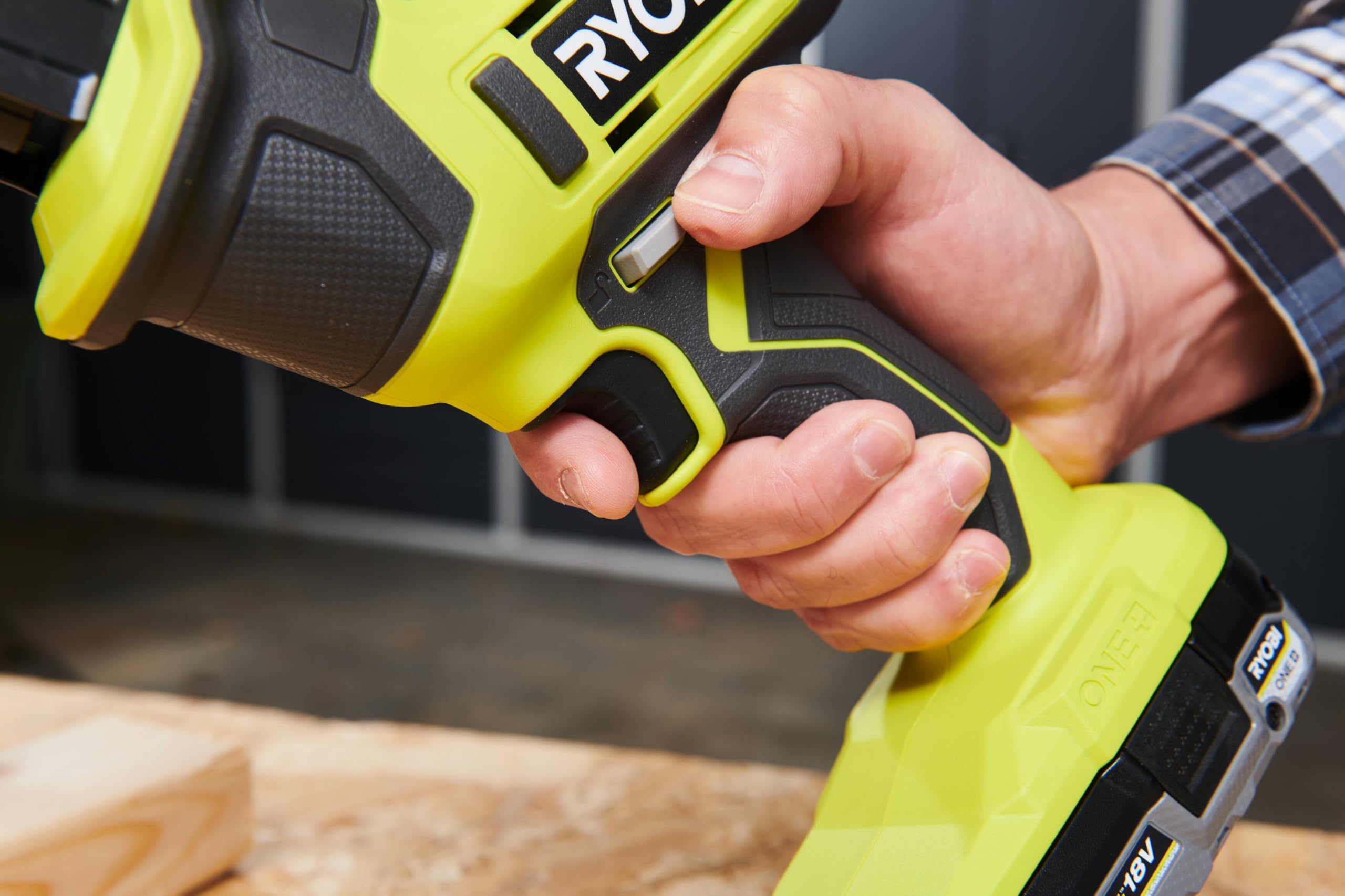 RYOBI Sierra sable ONE+ R18RSC-1C20GP de 18 V, incluye batería y cargador