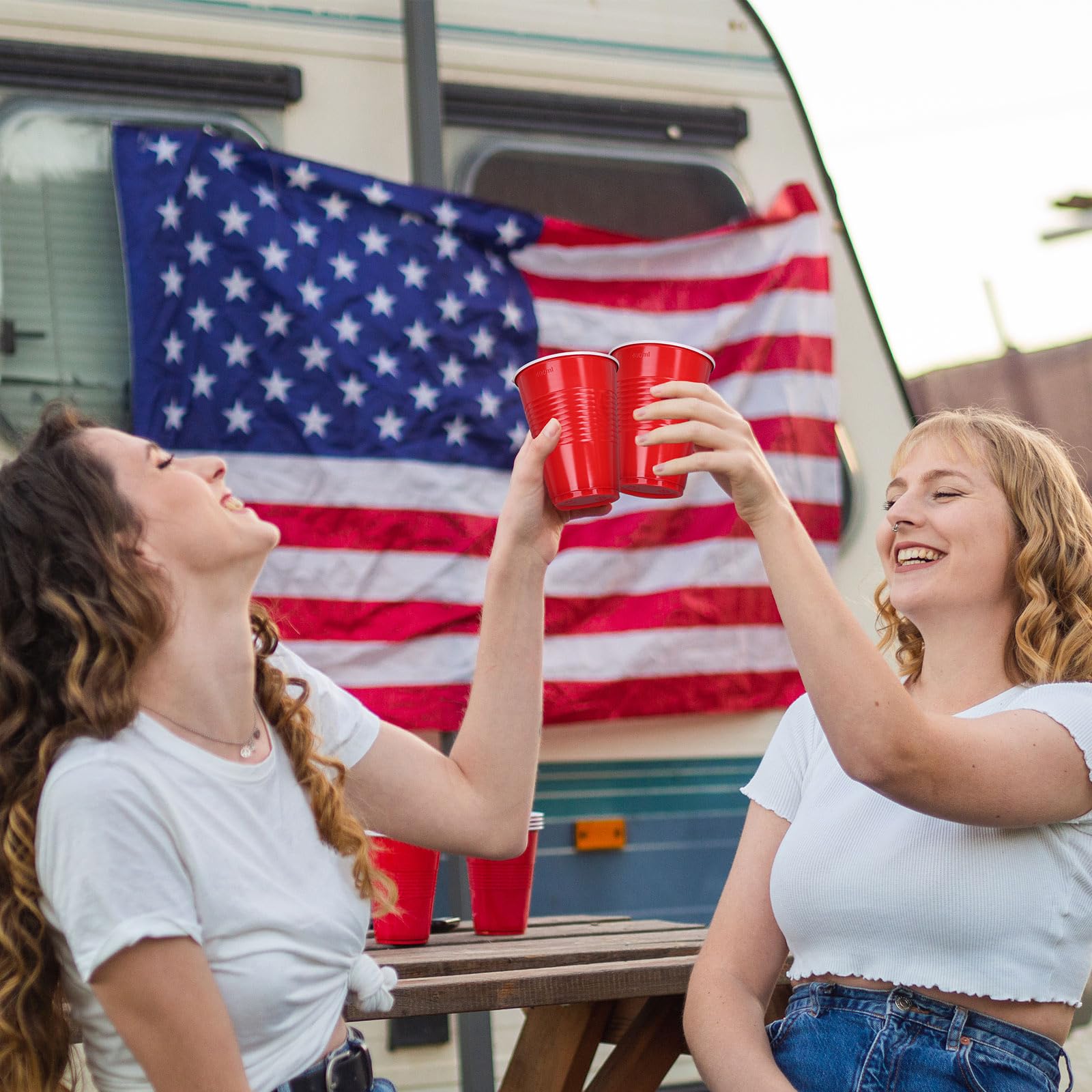 JarThenaAMCS Patriotische Kunststoffbecher, 473 ml, rot, blau, weiß, Einweg-Trinkbecher, stapelbar, Partybecher für Unabhängigkeitstag, Partyzubehör, 150 Stück