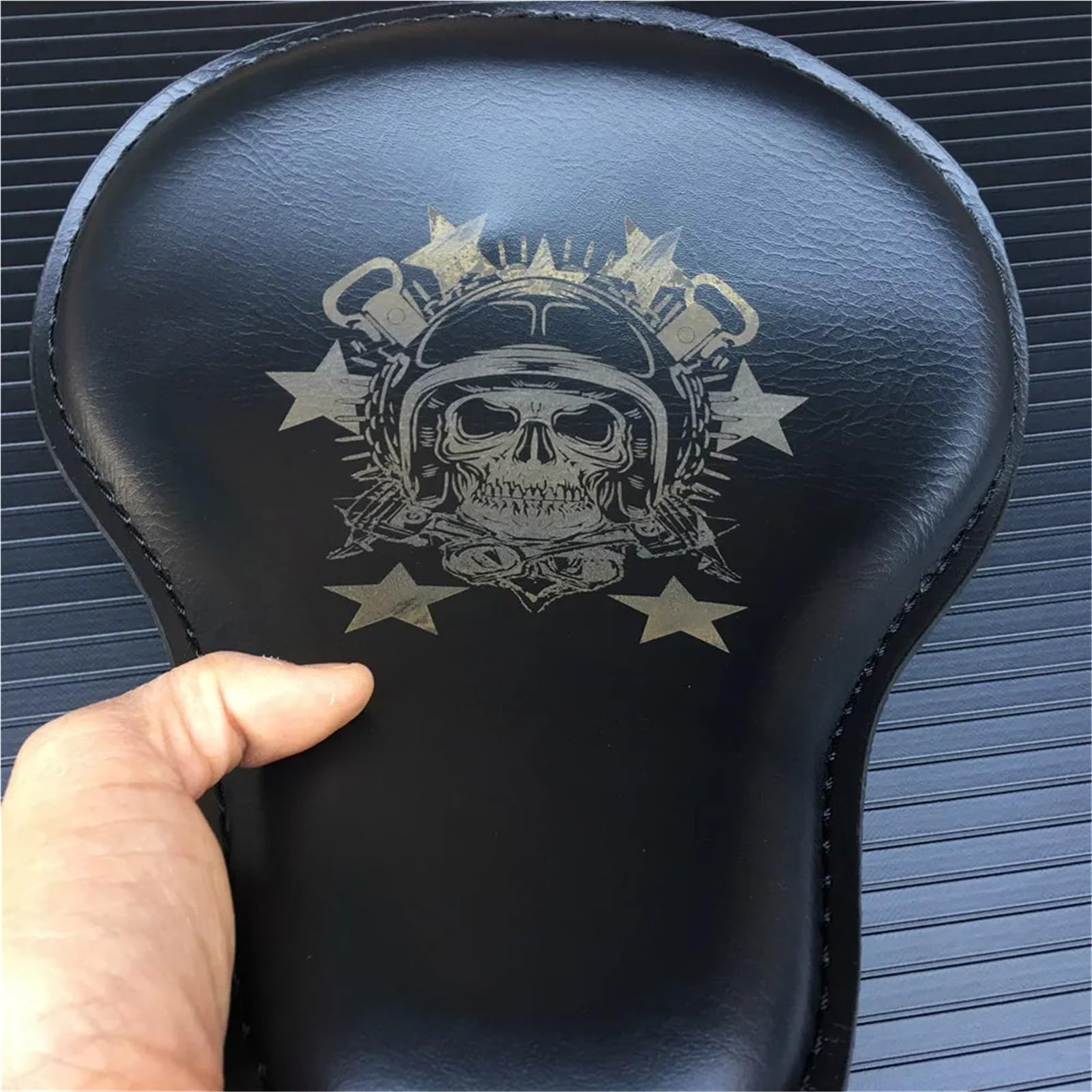 Poduszka Do Softail Chopper Bobber | Uniwersalny fotel kierowcy jednoosobowy w kolorze czarno-brązowym z uchwytem do mocowania(D)