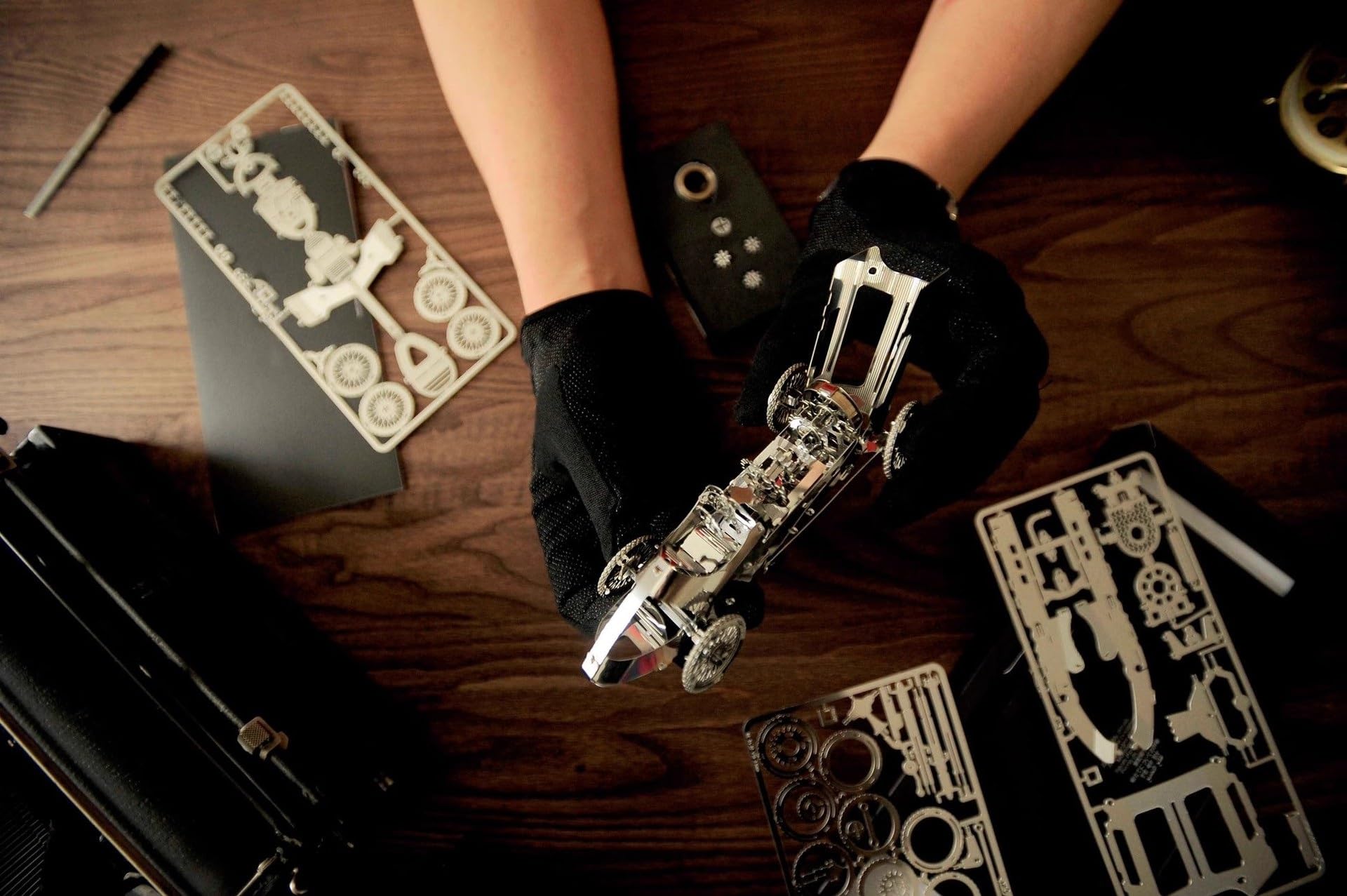 Zestaw puzzli metalowych 3D dla dorosłych, zestawy modeli samochodów sportowych napędzanych mechanicznym mechanizmem zegarowym,do samodzielnego montażu,idealny wystrój pokoju i wybór 92 szt.