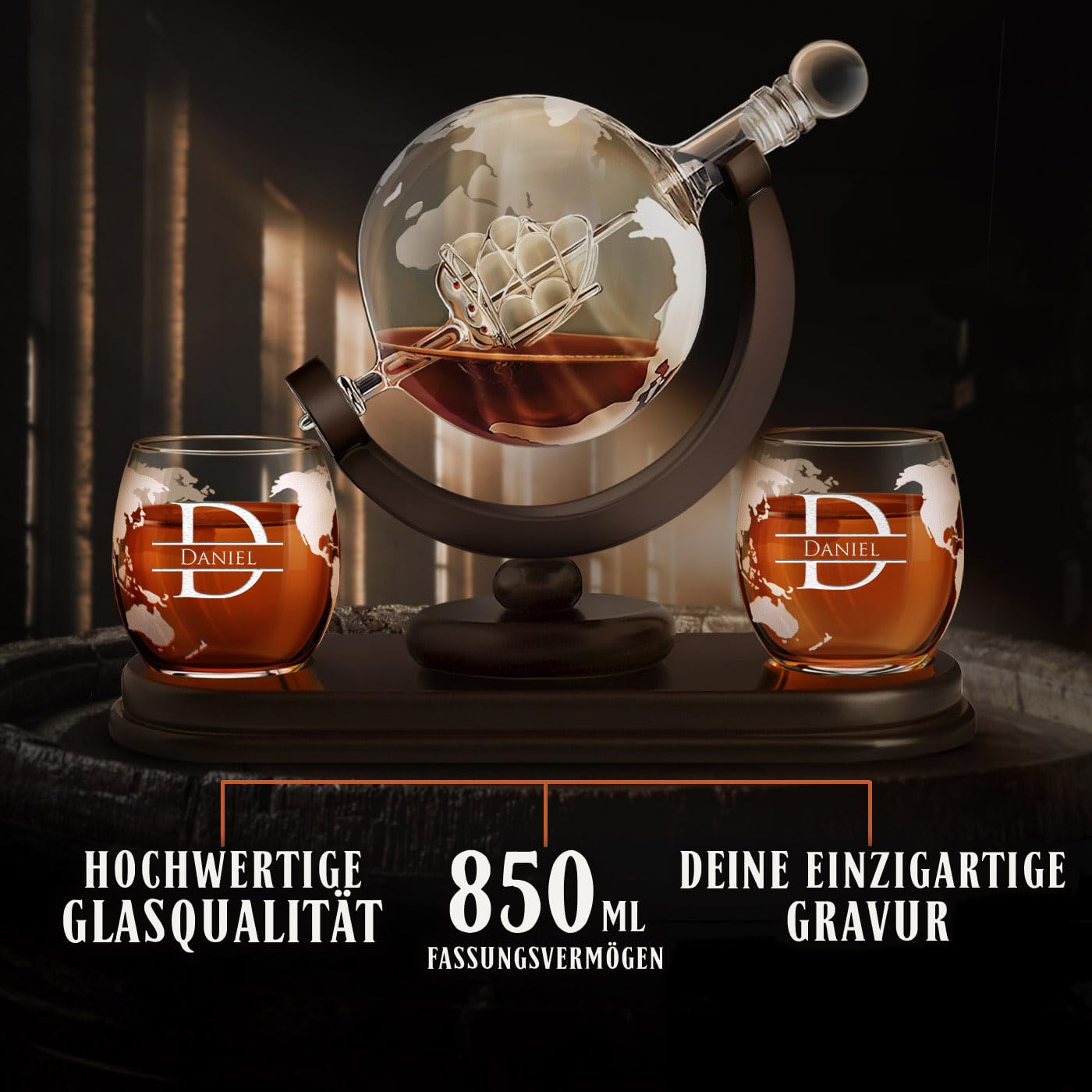 Maverton Whisky Karaffe mit Gravur - Globus mit Schiff, 850 ml - 2er Whiskygläser Set - Whisky Decanter - Weihnachtsgeschenke - Geschenk zum Geburtstag für Männer- personalisiert - Projekt