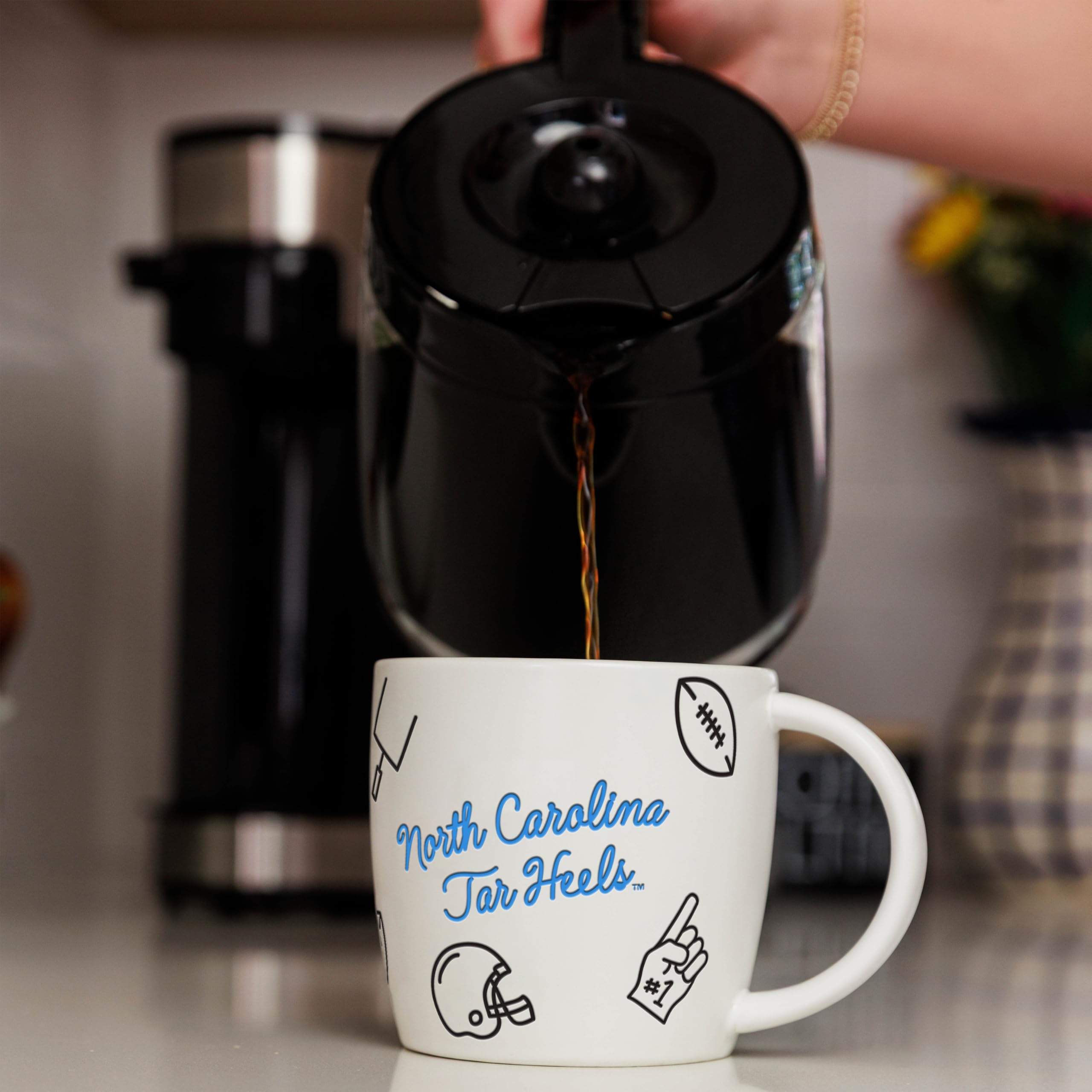 Logo Brands North Carolina Tar Heels - Taza Playmaker de 510.3 g