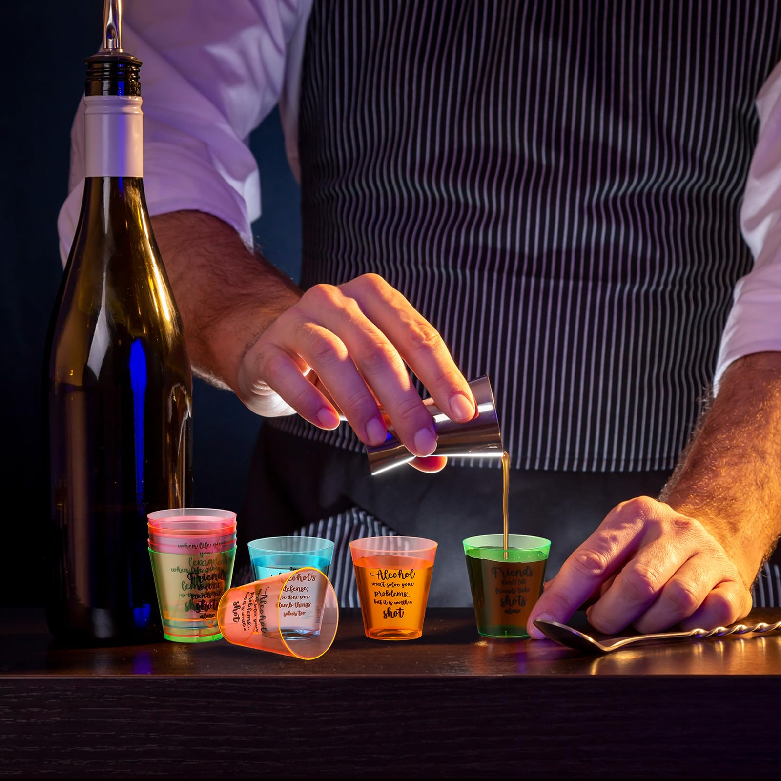 Roshtia 100 vasos de chupito divertidos de 2 onzas para adultos y amigos, vasos de chupito desechables de neón coloridos para amigos, despedidas de soltera, cumpleaños, bodas, regalos de fiesta de
