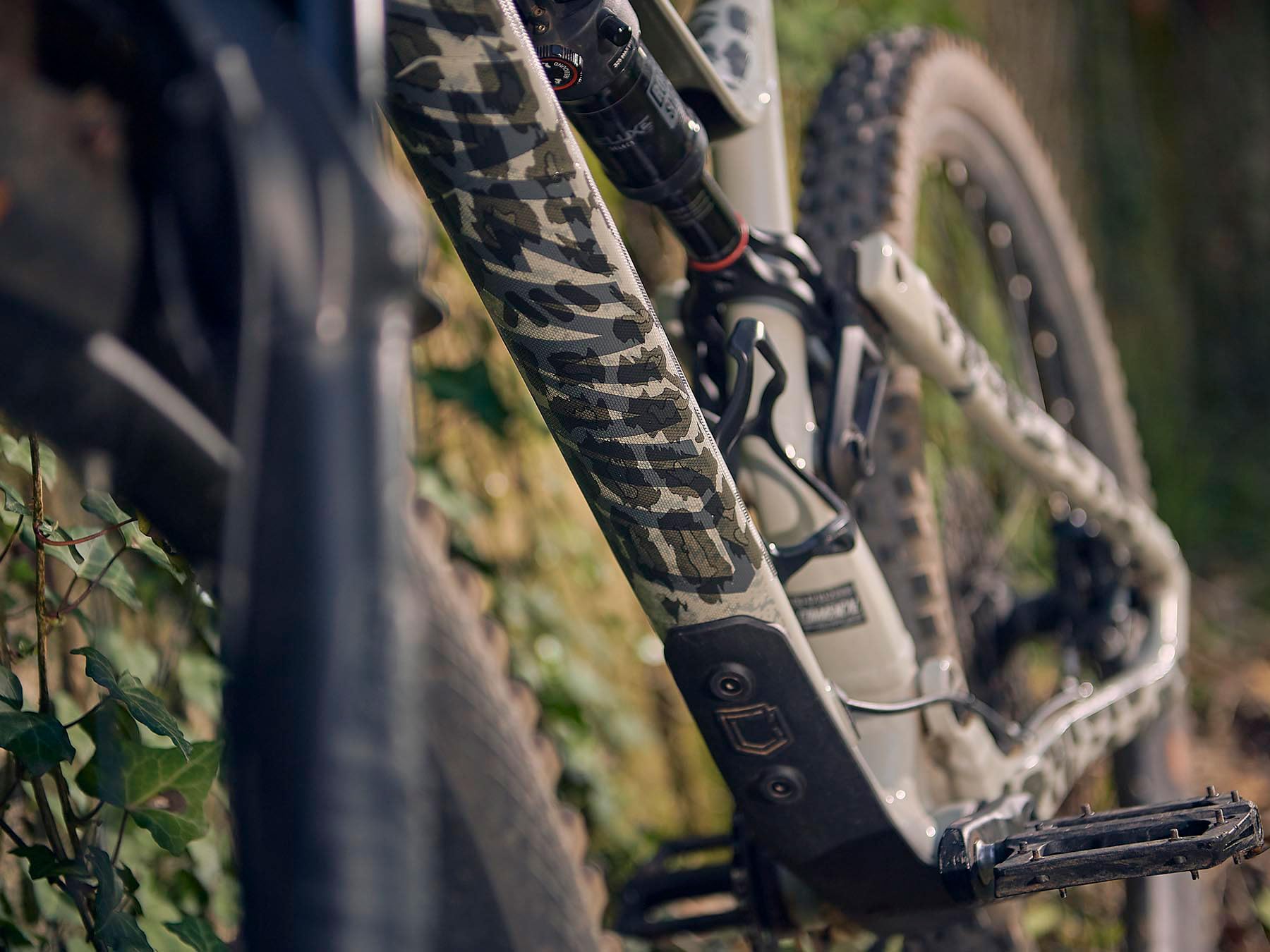 All Mountain Style | Protector Cuadro Bicicleta MTB | Protector Adhesivo Cuadro Bici Modelo Full con 18 Protectores | Protege tu Bicicleta de Arañazos y Golpes