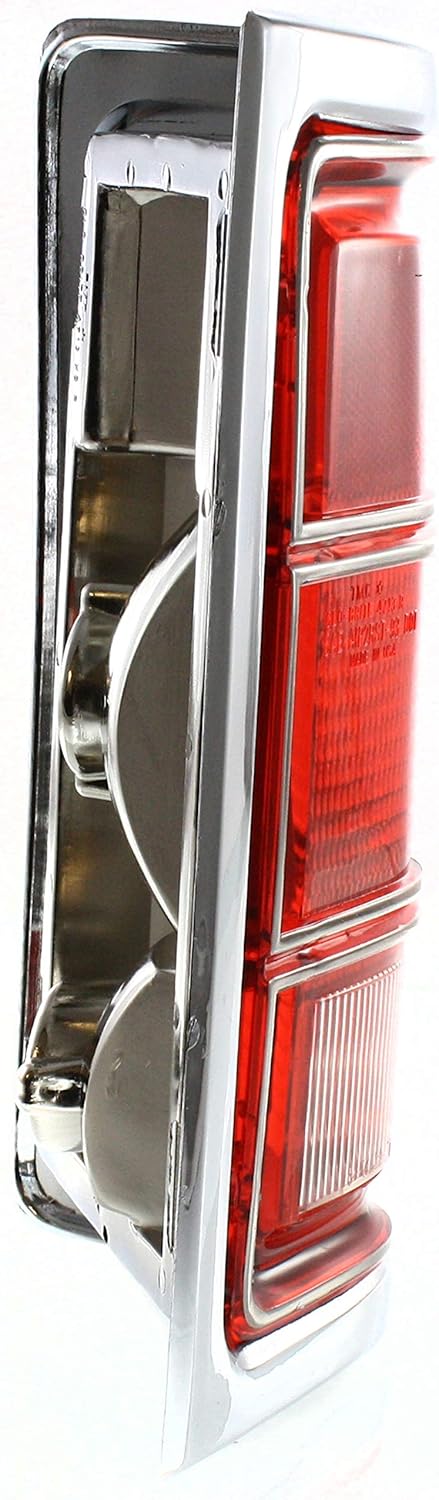 Garage-Pro Tail Light for DODGE FULL SIZE P/U 81-87 RH Lens and Housing w/Chrome Trim