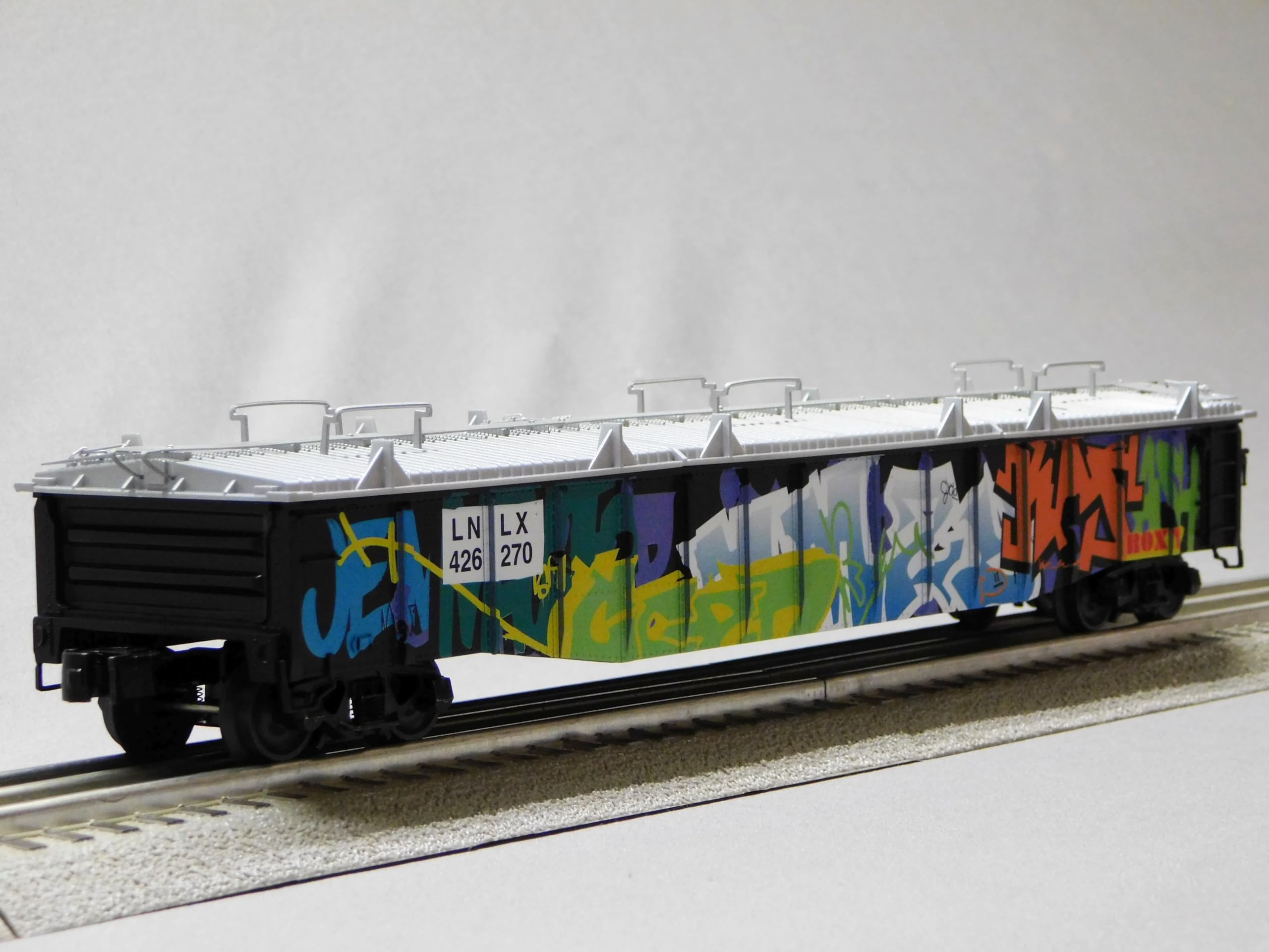 Lionel Graffiti PS-5 Covered Gondola S O Gauge 2426270