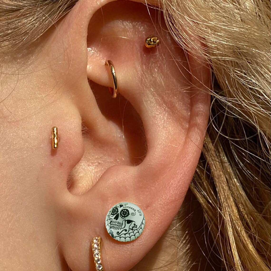 CHICNET Fake Plug Piercing - Ohrstecker Aus Sonoholz Mit Gold-Motiven, Sieht Aus Wie Gedehnt