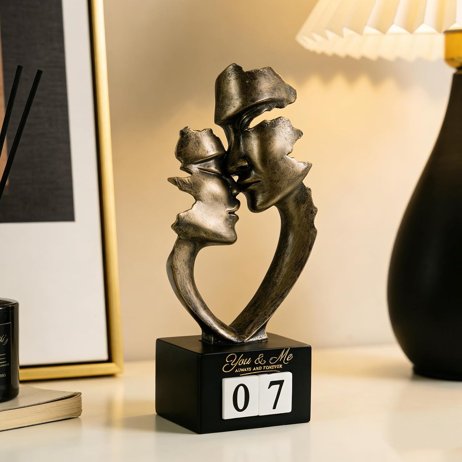 Wedding Anniversary Couples Gift for Couple/Her, Kissing Lovers Statue Abstract Sculpture Resin Statues for Home Office Desktop Shelf Bookshelf Decor, Antique Bronze Metal Figurine