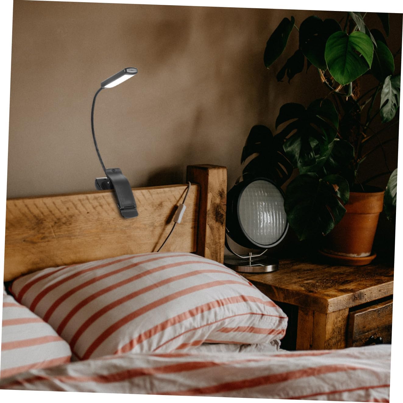 Uonlytech Rechargeable LED Reading Clip Light, Adjustable Piano Music Stand Lamp, Black 2pcs, Eye-Caring Lighting for Night Reading and Sheet Music Practice