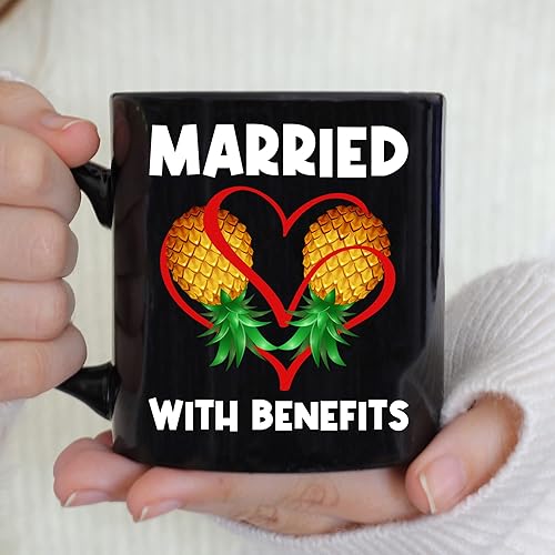 Miniatura 3 de TODOLIA Taza de café Married With Benefit, divertida taza de piña Swinger, taza de piña al revés, divertida taza de cerámica brillante para adultos,