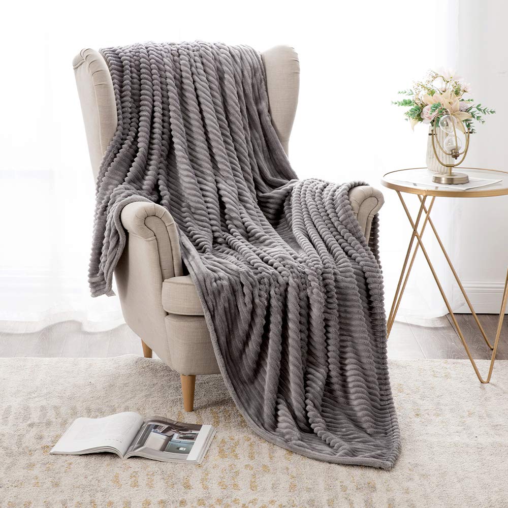 LOMAO Pom Pom Gooi Deken, Zachte Fleece Pompom Fringe Deken voor Bank Bank | Decoratief, Gezellig Pluche Warm Flanel Fluwelen Kwastje Flanel Deken (Groen, 150* 200 LOMAO Pom Pom Gooi Deken, Zachte Fleece Pompom Fringe Deken voor Bank Bank | Decoratief, Gezellig Pluche Warm Flanel Fluwelen Kwastje Flanel Deken (Groen, 150* 200