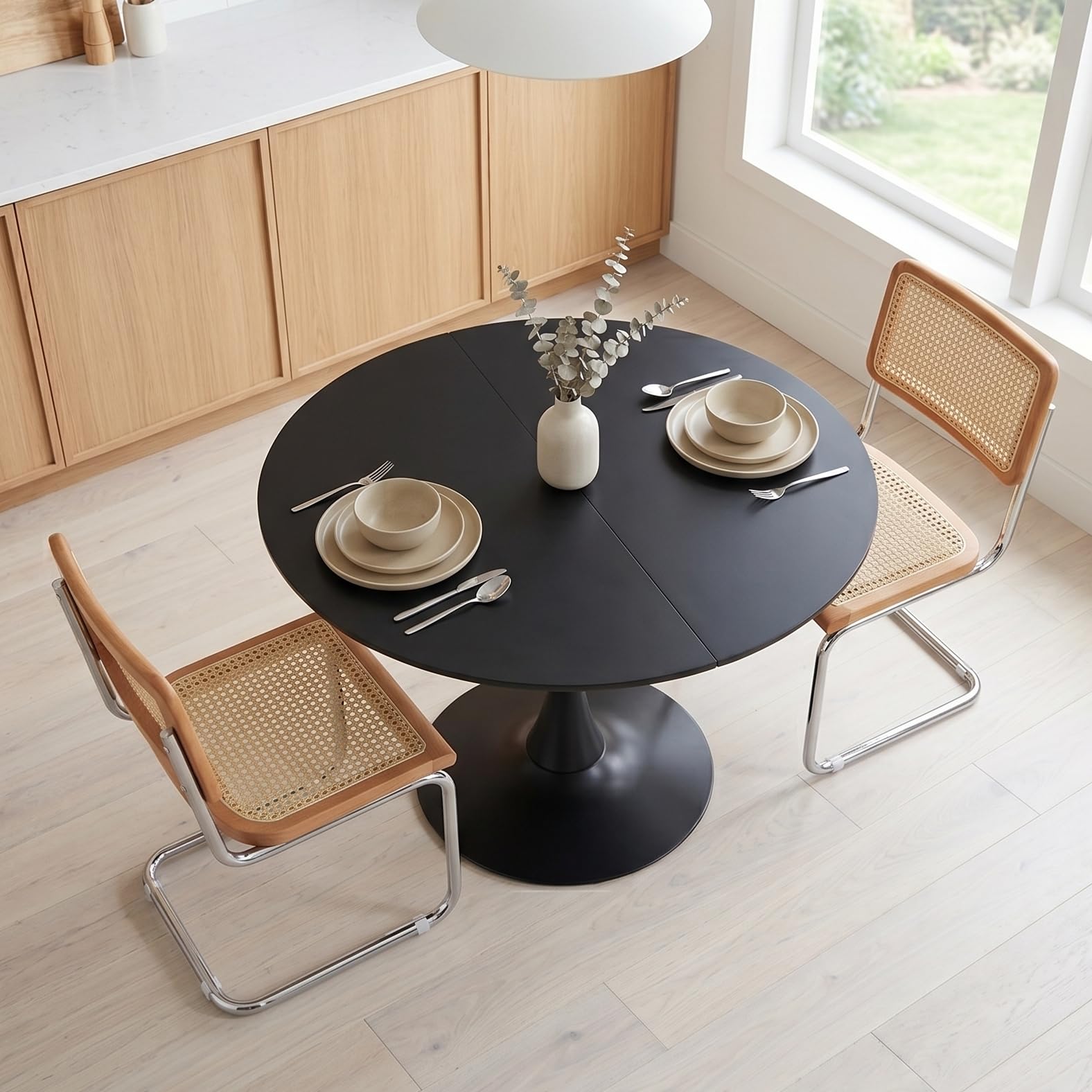Tavolo da pranzo rotondo nero, 110 cm, tavolo da cucina rotondo per 4-6 persone, stile moderno, base centrale in metallo stabile, per cucina, sala da pranzo, soggiorno, balcone, ufficio, nero