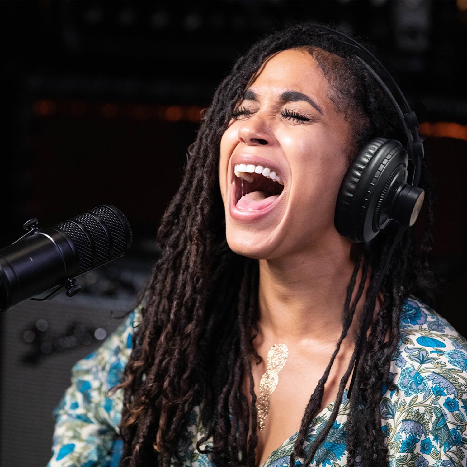 iCON Pro Audio HP-310 Closed-Back Studio Monitoring Headphones - 50mm Driver, 32Ω Low Impedance for PC, Mac, Smartphone - Professional Over-Ear Wired Headphones for Mixing, Recording