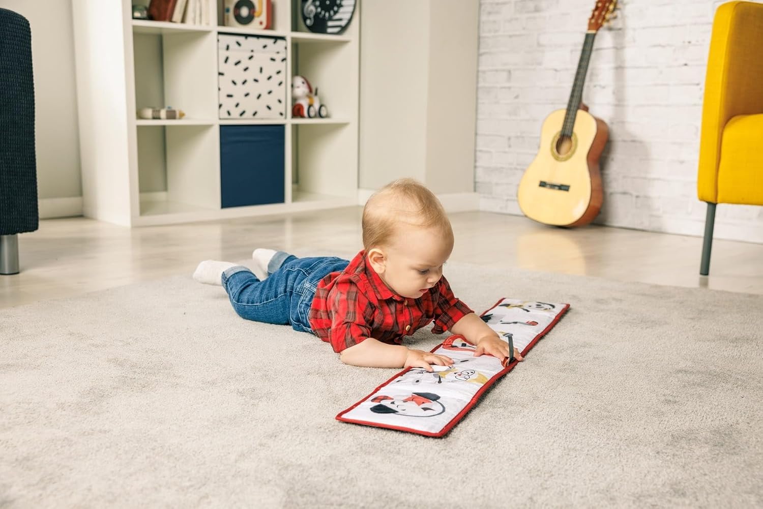 Tiny Love Double Sided First Booklet, Soft Baby Book, 0+ m, Knisper Booklet, Black & White, Double Sided, 6 Activities, Stimulates Senses, Motor Skills & Eyes, Abdominal Toy, Tiny Rockers