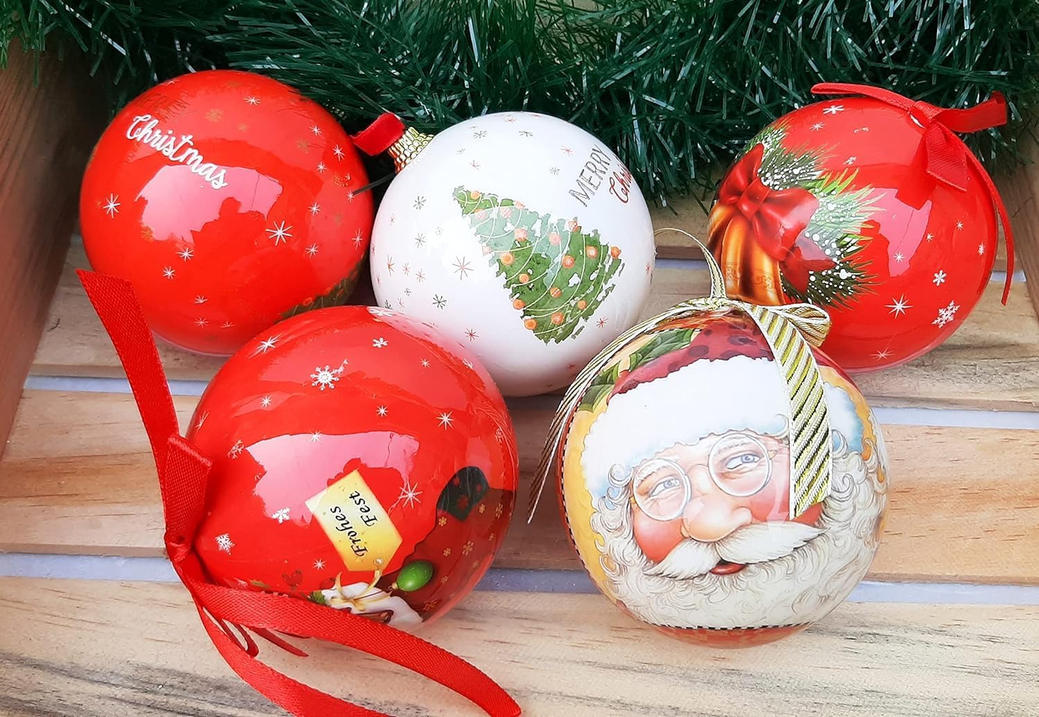 Forty Wings Set of 3 Shiny Santa Claus Printed Balls Beautiful Christmas Balls Christmas Xmas Tree Hanging Balls Ornaments for Xmas Christmas Party Decoration Item