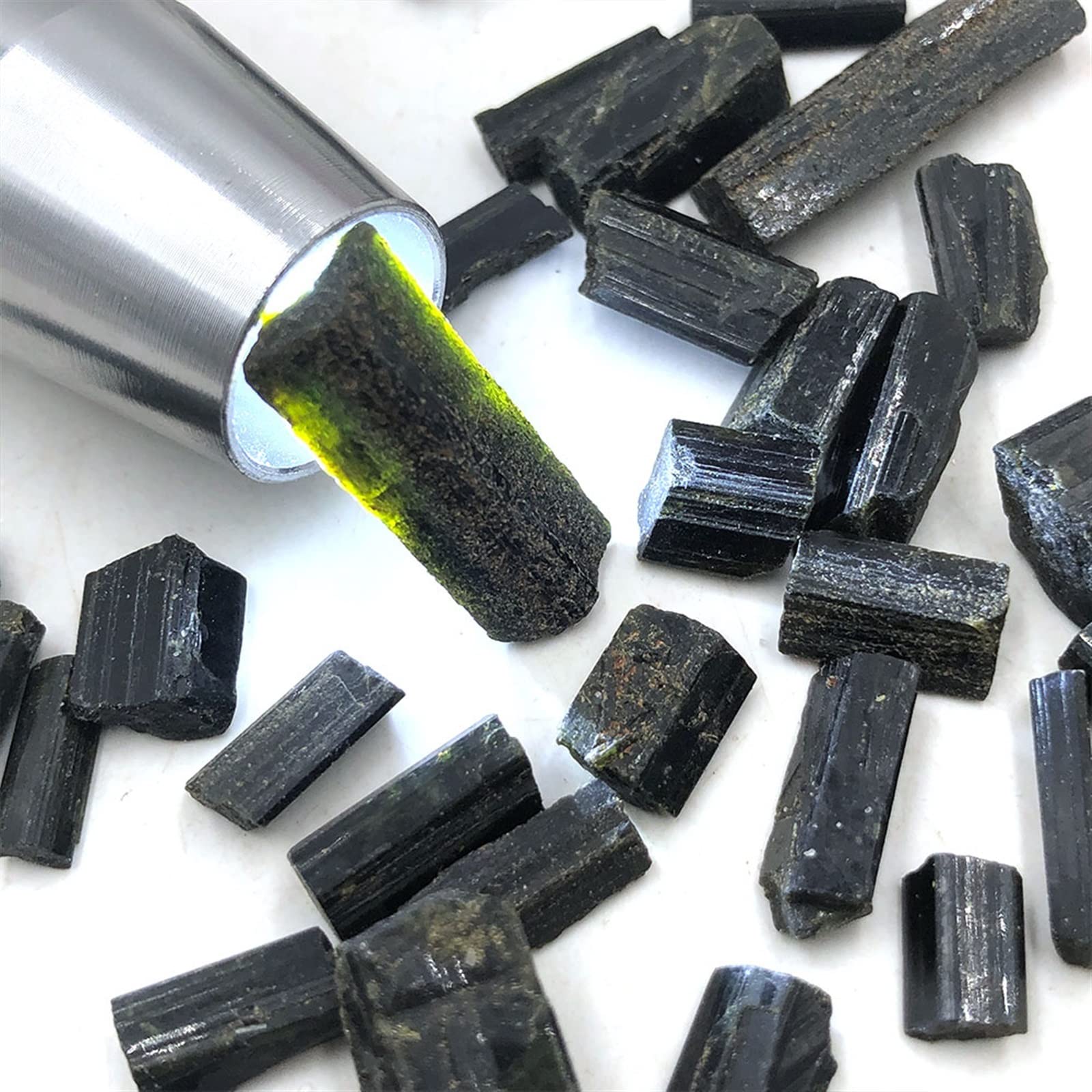Cristallo Naturale Grezzo 10 g tormalina Verde Naturale Grezza Gemma di Cristallo Schorl Esemplare Originale creazione di Gioielli in Pietra Grezza Decorazione della Stanza