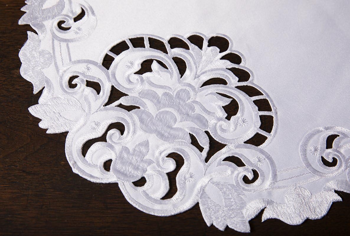 XD17101 Garden Trellis Embroidered Cutwork Round Placemats, 15-Inch Round, White, Set of 4