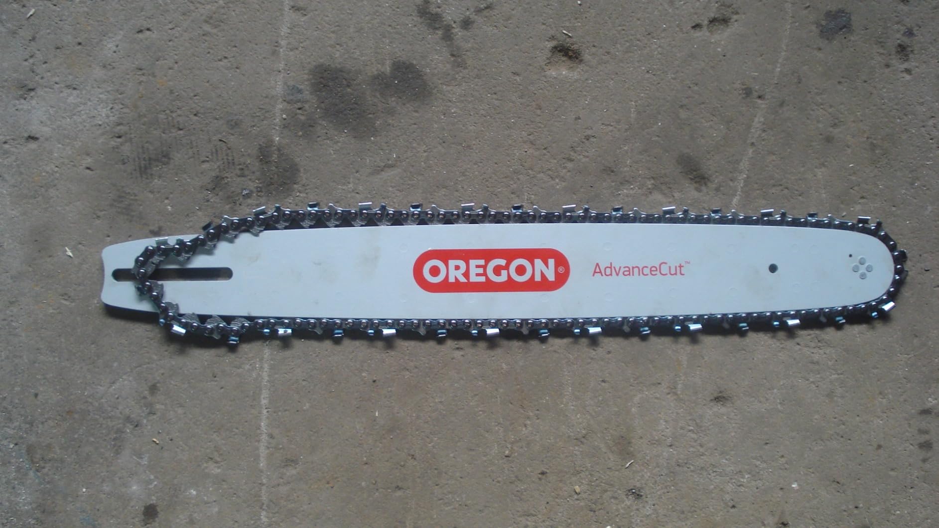 Oregon Chainsaw Guide Bar & Chain Combo Replacement, Bar Length 18 ...