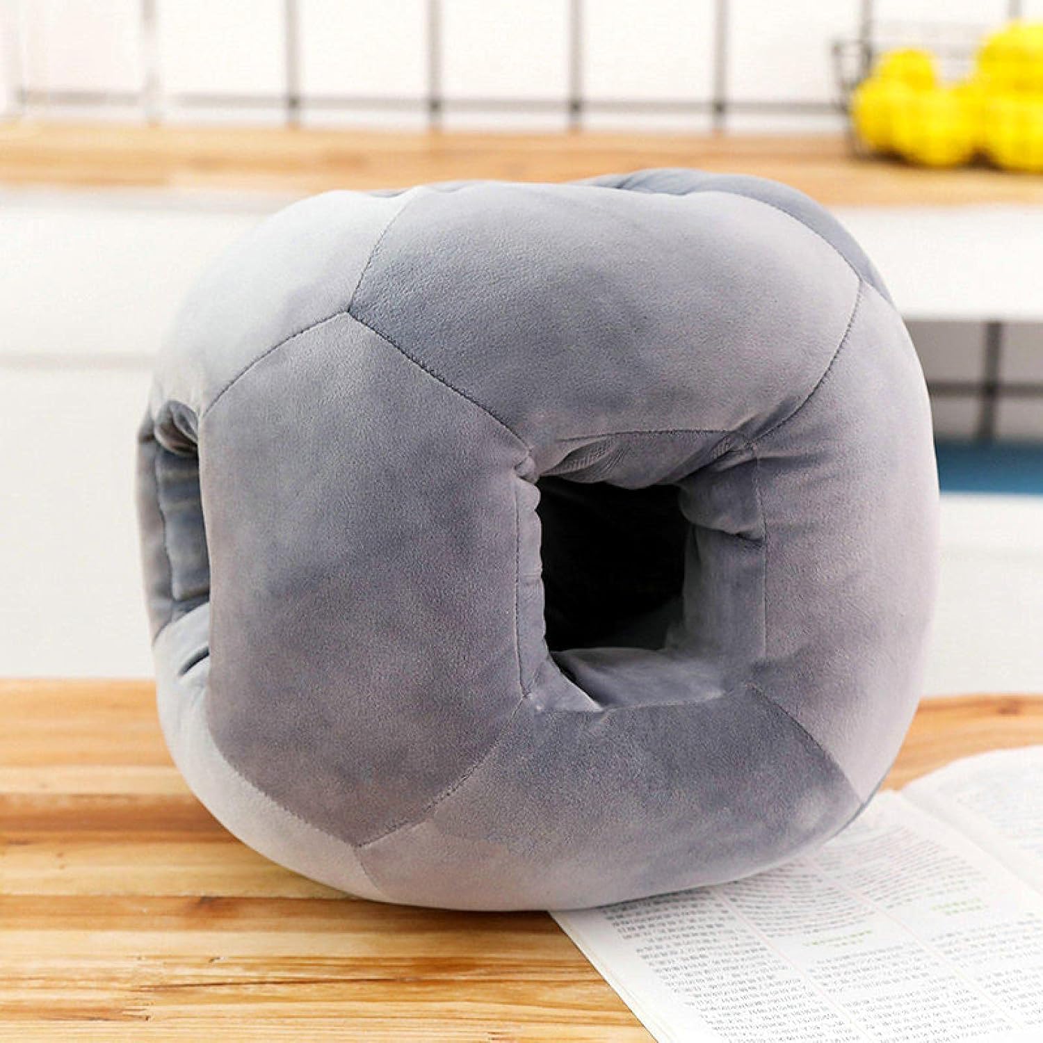 Oreiller de sieste de bureau Cube gris avec chauffe-main intégré pour école