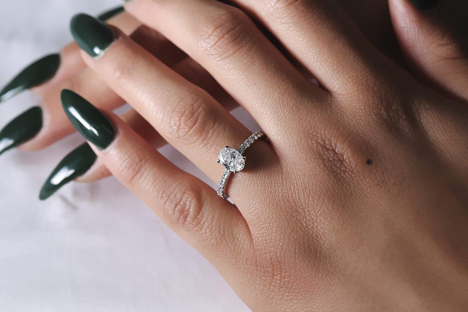 1.48 ct tw Oval Diamond Engagement Ring
