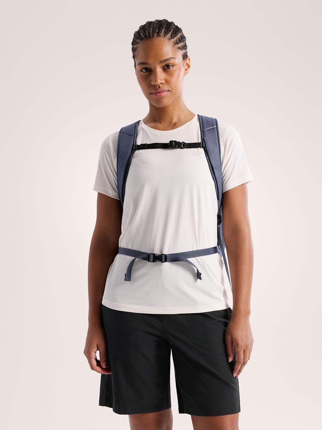 Arc'teryx Mantis 26 Backpack Unisex | Highly Versatile 26L Daypack | Dark Stratus, One Size