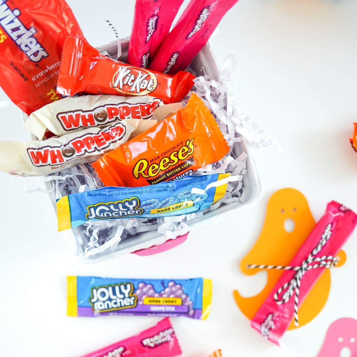 HERSHEY'S Bulk Halloween Candy Variety Mix (REESE'S, KIT KAT, WHOPPERS, BUBBLE YUM, JOLLY RANCHER, TWIZZLERS), 117.5 oz