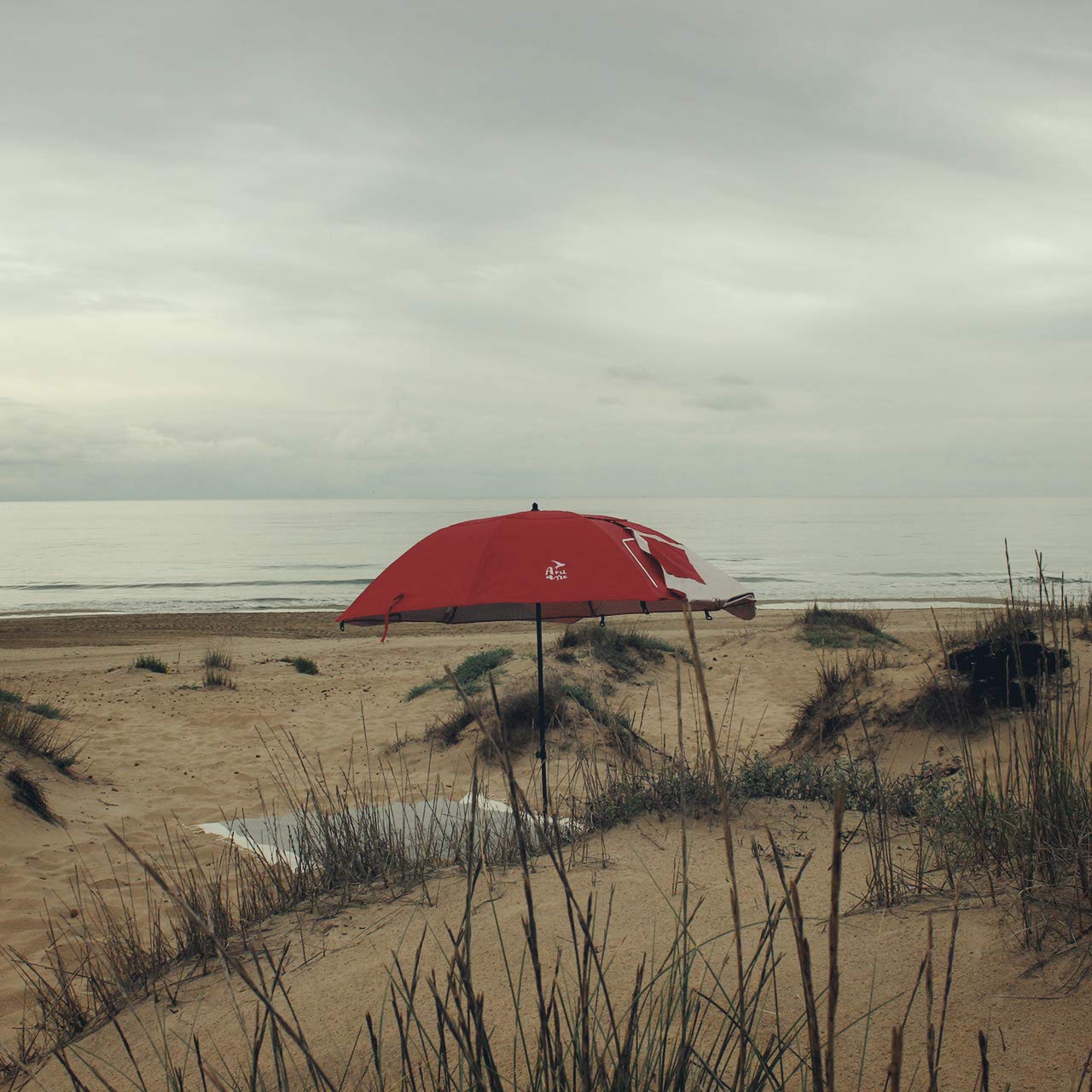 Sombrilla Playa Grande 240 cm Antiviento – Refugio 3 en 1 con Paredes, Ventanas y Bolsillos | Protección UV50+ 97%, Impermeable, 8 Piquetas y 4 Tensores, Bolsa (Rojo)