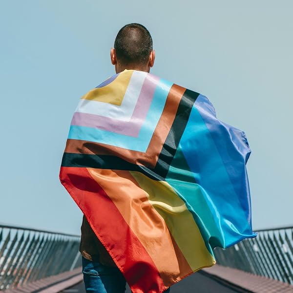 Runesol Drapeau Marche des Fiertés, Drapeau Fiertés, 91x152cm, 3ft x 5ft, Drapeaux LGBTQ+, 4 œillets, œillet en Laiton Dans Chaque Coin, Parade, Carnaval, Drapeaux de Qualité Supérieure, Extérieur - 3